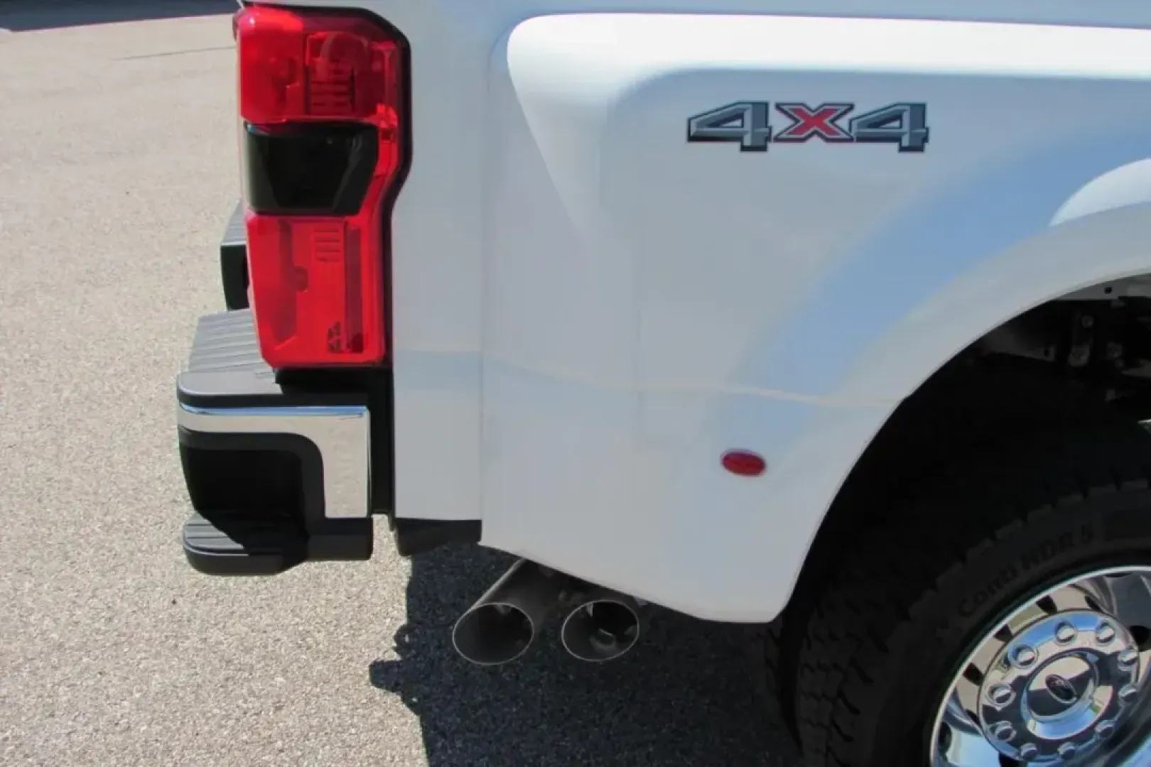 2025 /Black Onyx Leather Trimmed Ford F-450SD Lariat DRW (1FT8W4DM1SE) with an 6.7L Turbocharged engine, Automatic transmission, located at 12836 Highway 21, De Soto, MO, 63020, (636) 337-7777, 38.151867, -90.575615 - Are you ready to elevate your lifestyle with a powerful truck that can handle any challenge? The 2025 Ford F-450SD Lariat DRW is built for those who demand excellence, whether you're conquering off-road adventures, towing heavy loads for work, or simply enjoying weekend getaways with family and frie - Photo#11