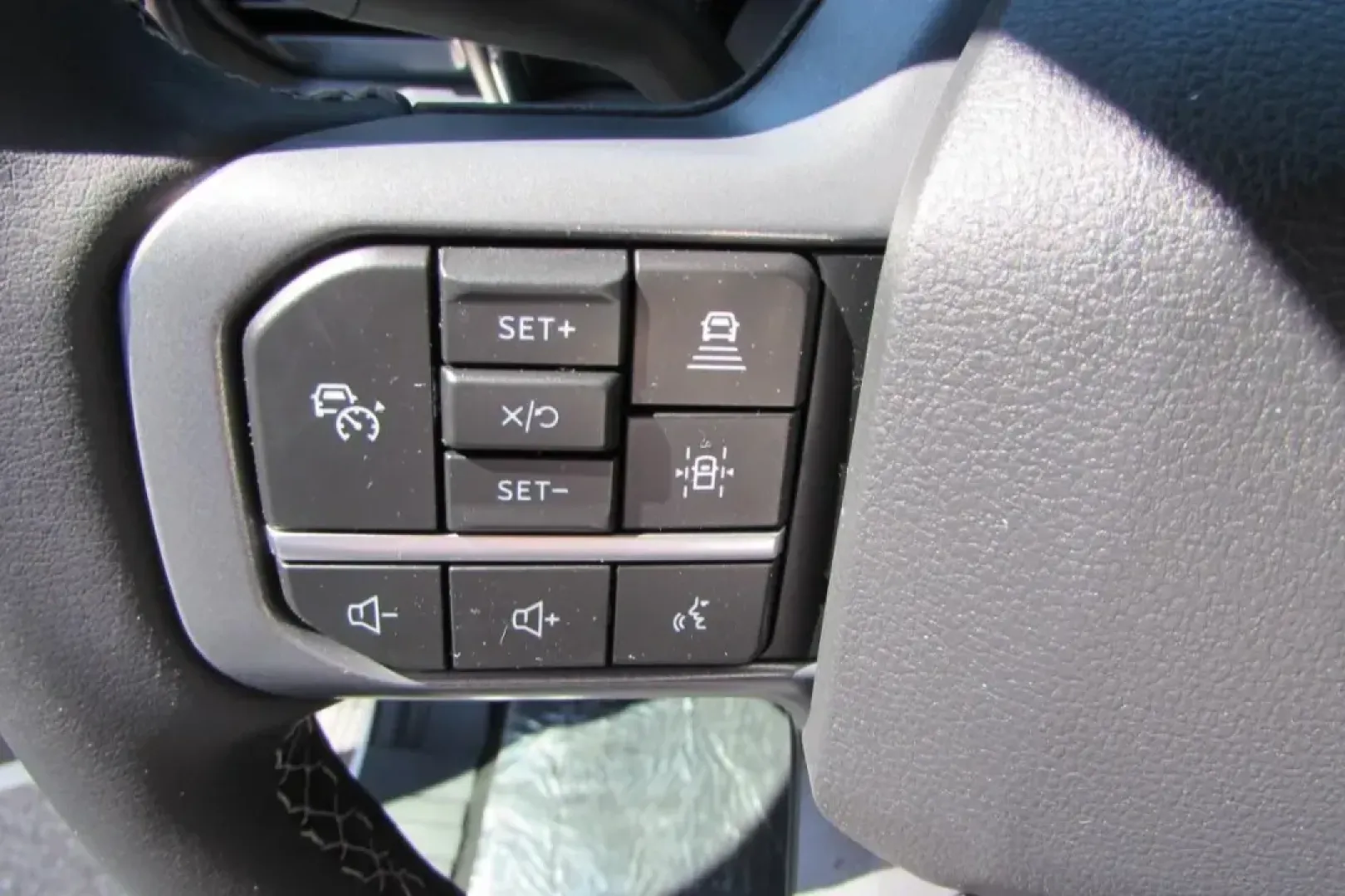 2025 /Black Onyx Leather Trimmed Ford F-450SD Lariat DRW (1FT8W4DM1SE) with an 6.7L Turbocharged engine, Automatic transmission, located at 12836 Highway 21, De Soto, MO, 63020, (636) 337-7777, 38.151867, -90.575615 - Are you ready to elevate your lifestyle with a powerful truck that can handle any challenge? The 2025 Ford F-450SD Lariat DRW is built for those who demand excellence, whether you're conquering off-road adventures, towing heavy loads for work, or simply enjoying weekend getaways with family and frie - Photo#20