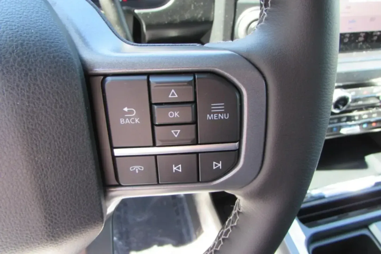 2025 /Black Onyx Leather Trimmed Ford F-450SD Lariat DRW (1FT8W4DM1SE) with an 6.7L Turbocharged engine, Automatic transmission, located at 12836 Highway 21, De Soto, MO, 63020, (636) 337-7777, 38.151867, -90.575615 - Are you ready to elevate your lifestyle with a powerful truck that can handle any challenge? The 2025 Ford F-450SD Lariat DRW is built for those who demand excellence, whether you're conquering off-road adventures, towing heavy loads for work, or simply enjoying weekend getaways with family and frie - Photo#21