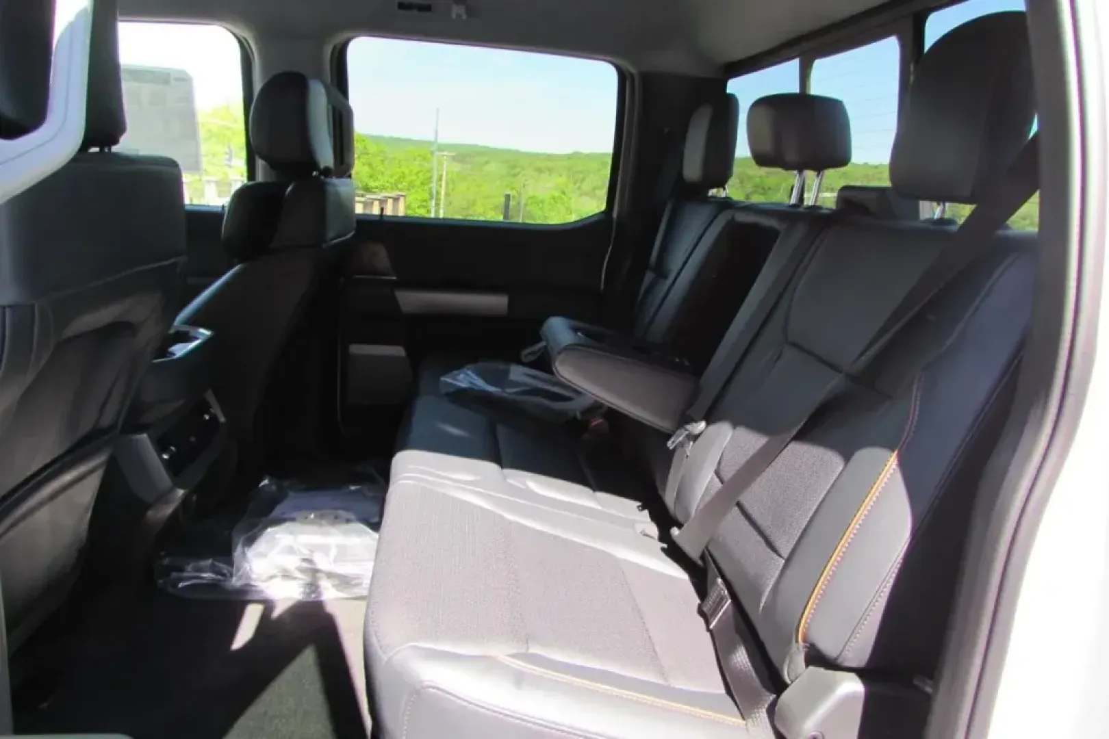 2025 /Black Onyx Leather Trimmed Ford F-450SD Lariat DRW (1FT8W4DM1SE) with an 6.7L Turbocharged engine, Automatic transmission, located at 12836 Highway 21, De Soto, MO, 63020, (636) 337-7777, 38.151867, -90.575615 - Are you ready to elevate your lifestyle with a powerful truck that can handle any challenge? The 2025 Ford F-450SD Lariat DRW is built for those who demand excellence, whether you're conquering off-road adventures, towing heavy loads for work, or simply enjoying weekend getaways with family and frie - Photo#30