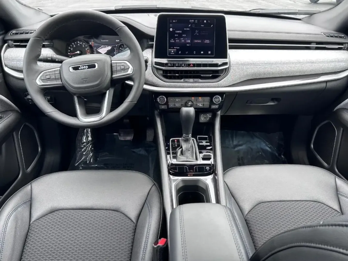 2025 /Black Leather Trimmed Jeep Compass Latitude (3C4NJDBN7ST) with an 2.0L I4 DOHC DI Turbo engine, Automatic transmission, located at 970 Woodlawn Dr., Farmington, MO, 63640, (573) 431-7800, 37.825642, -90.468674 - ### Discover Adventure with the 2025 Jeep Compass Latitude at Pettus CDJR Farmington<br /> <br /> Are you ready to elevate your weekend adventures or conquer your daily commute? Look no further than the 2025 Jeep Compass Latitude, a perfect blend of style, comfort, and performance. This exceptional - Photo#9