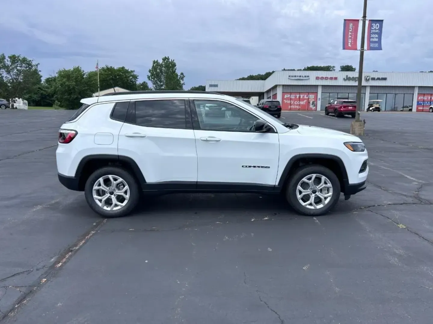 2025 /Black Leather Trimmed Jeep Compass Latitude (3C4NJDBNXST) with an 2.0L I4 DOHC DI Turbo engine, Automatic transmission, located at 970 Woodlawn Dr., Farmington, MO, 63640, (573) 431-7800, 37.825642, -90.468674 - **Discover Adventure Behind the Wheel of the 2025 Jeep Compass Latitude at Pettus CDJR Farmington!**<br /> <br /> Are you ready to elevate your driving experience and embrace the adventurous lifestyle you've always dreamed of? Look no further! The 2025 Jeep Compass Latitude, with its stunning Bright - Photo#1