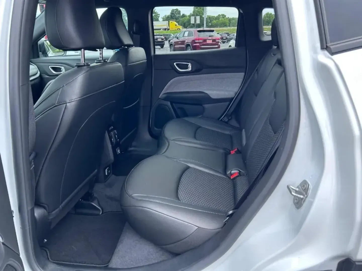 2025 /Black Leather Trimmed Jeep Compass Latitude (3C4NJDBNXST) with an 2.0L I4 DOHC DI Turbo engine, Automatic transmission, located at 970 Woodlawn Dr., Farmington, MO, 63640, (573) 431-7800, 37.825642, -90.468674 - **Discover Adventure Behind the Wheel of the 2025 Jeep Compass Latitude at Pettus CDJR Farmington!**<br /> <br /> Are you ready to elevate your driving experience and embrace the adventurous lifestyle you've always dreamed of? Look no further! The 2025 Jeep Compass Latitude, with its stunning Bright - Photo#8
