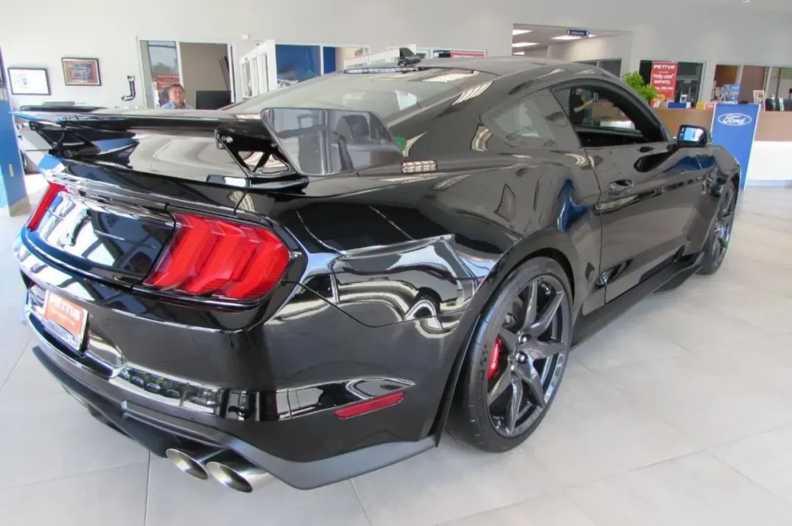 2020 /Ebony w/Smoke Gray Leather Ford Mustang Shelby GT500 (1FA6P8SJ8L5) with an Other engine, located at 12836 Highway 21, De Soto, MO, 63020, (636) 337-7777, 38.151867, -90.575615 - **Unleash Your Inner Speed Demon with the 2020 Ford Mustang Shelby GT500 at Pettus Ford De Soto!**<br /> <br /> Are you ready to elevate your driving experience? Picture yourself behind the wheel of the powerful 2020 Ford Mustang Shelby GT500, the ultimate fusion of performance and style. This two-d - Photo#6
