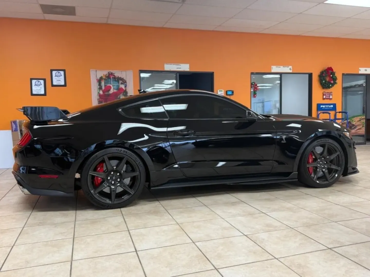 2020 /Ebony w/Smoke Gray Cloth Ford Mustang Shelby GT500 (1FA6P8SJ8L5) with an 5.2L Supercharged V8 engine, located at 970 Woodlawn Dr., Farmington, MO, 63640, (573) 431-7800, 37.825642, -90.468674 - **Unleash Your Inner Speed Demon with the 2020 Ford Mustang Shelby GT500 at Pettus Ford De Soto!**<br /> <br /> Are you ready to elevate your driving experience? Picture yourself behind the wheel of the powerful 2020 Ford Mustang Shelby GT500, the ultimate fusion of performance and style. This two-d - Photo#1