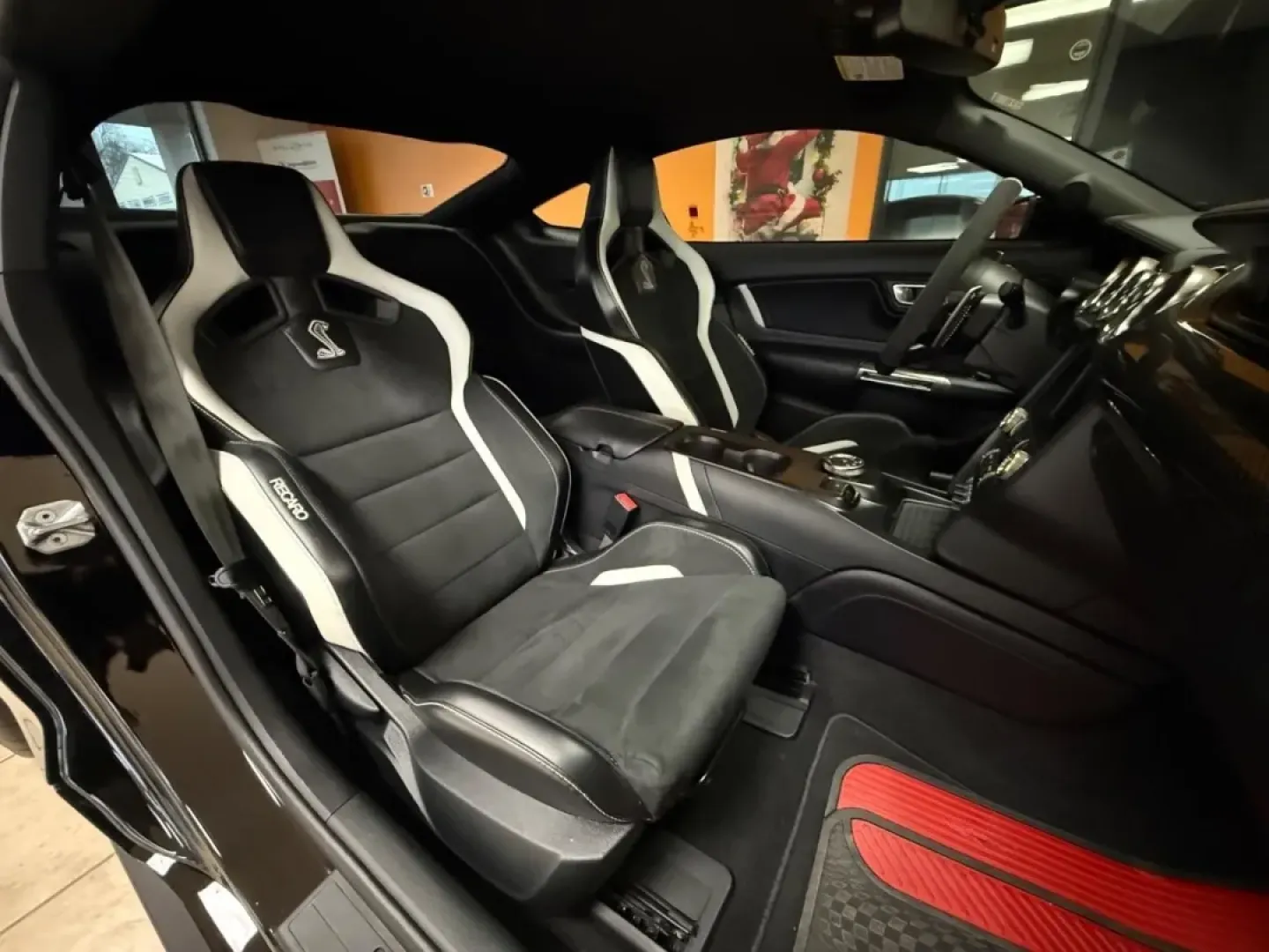 2020 /Ebony w/Smoke Gray Cloth Ford Mustang Shelby GT500 (1FA6P8SJ8L5) with an 5.2L Supercharged V8 engine, located at 970 Woodlawn Dr., Farmington, MO, 63640, (573) 431-7800, 37.825642, -90.468674 - **Unleash Your Inner Speed Demon with the 2020 Ford Mustang Shelby GT500 at Pettus Ford De Soto!**<br /> <br /> Are you ready to elevate your driving experience? Picture yourself behind the wheel of the powerful 2020 Ford Mustang Shelby GT500, the ultimate fusion of performance and style. This two-d - Photo#11