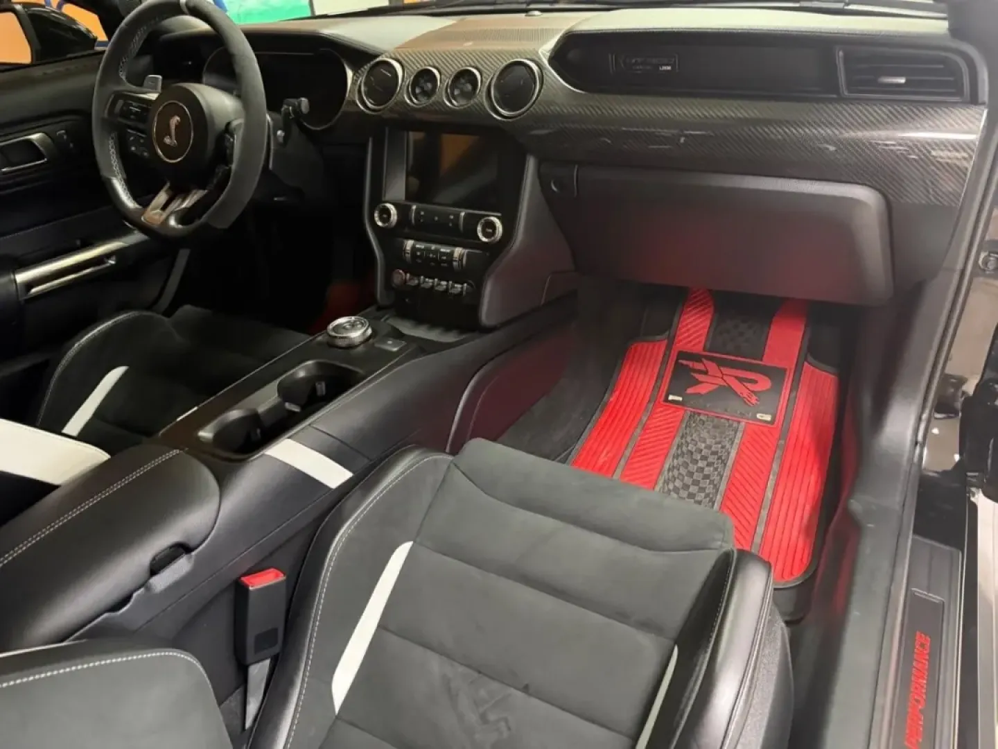 2020 /Ebony w/Smoke Gray Cloth Ford Mustang Shelby GT500 (1FA6P8SJ8L5) with an 5.2L Supercharged V8 engine, located at 970 Woodlawn Dr., Farmington, MO, 63640, (573) 431-7800, 37.825642, -90.468674 - **Unleash Your Inner Speed Demon with the 2020 Ford Mustang Shelby GT500 at Pettus Ford De Soto!**<br /> <br /> Are you ready to elevate your driving experience? Picture yourself behind the wheel of the powerful 2020 Ford Mustang Shelby GT500, the ultimate fusion of performance and style. This two-d - Photo#12