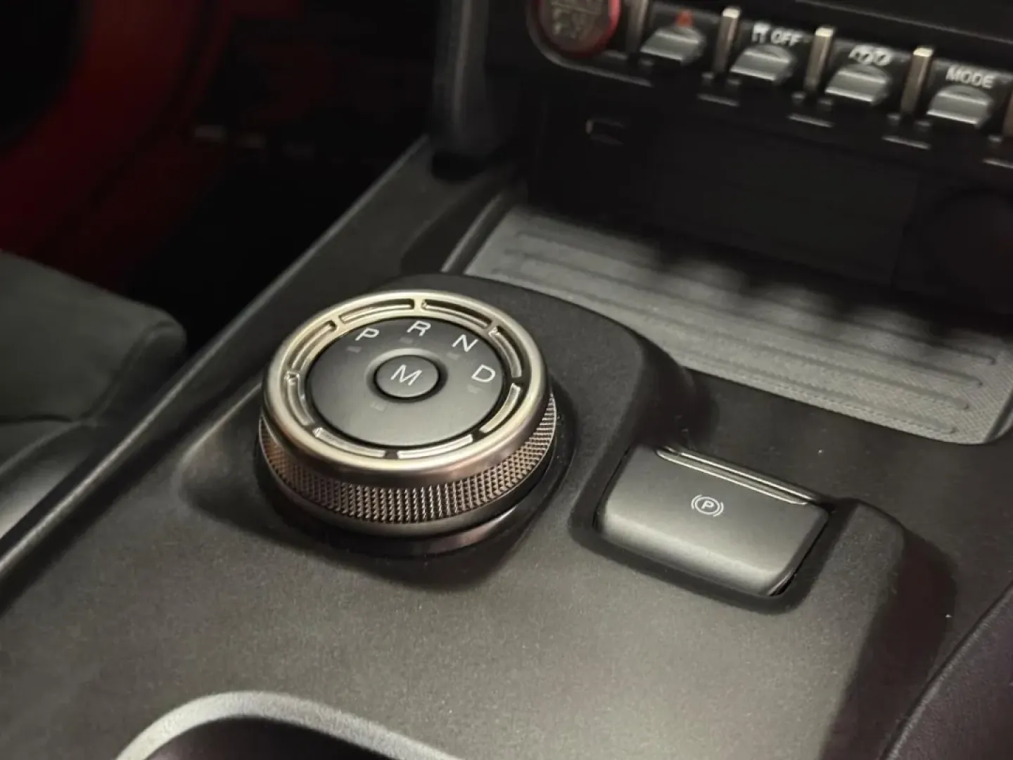 2020 /Ebony w/Smoke Gray Cloth Ford Mustang Shelby GT500 (1FA6P8SJ8L5) with an 5.2L Supercharged V8 engine, located at 970 Woodlawn Dr., Farmington, MO, 63640, (573) 431-7800, 37.825642, -90.468674 - **Unleash Your Inner Speed Demon with the 2020 Ford Mustang Shelby GT500 at Pettus Ford De Soto!**<br /> <br /> Are you ready to elevate your driving experience? Picture yourself behind the wheel of the powerful 2020 Ford Mustang Shelby GT500, the ultimate fusion of performance and style. This two-d - Photo#18