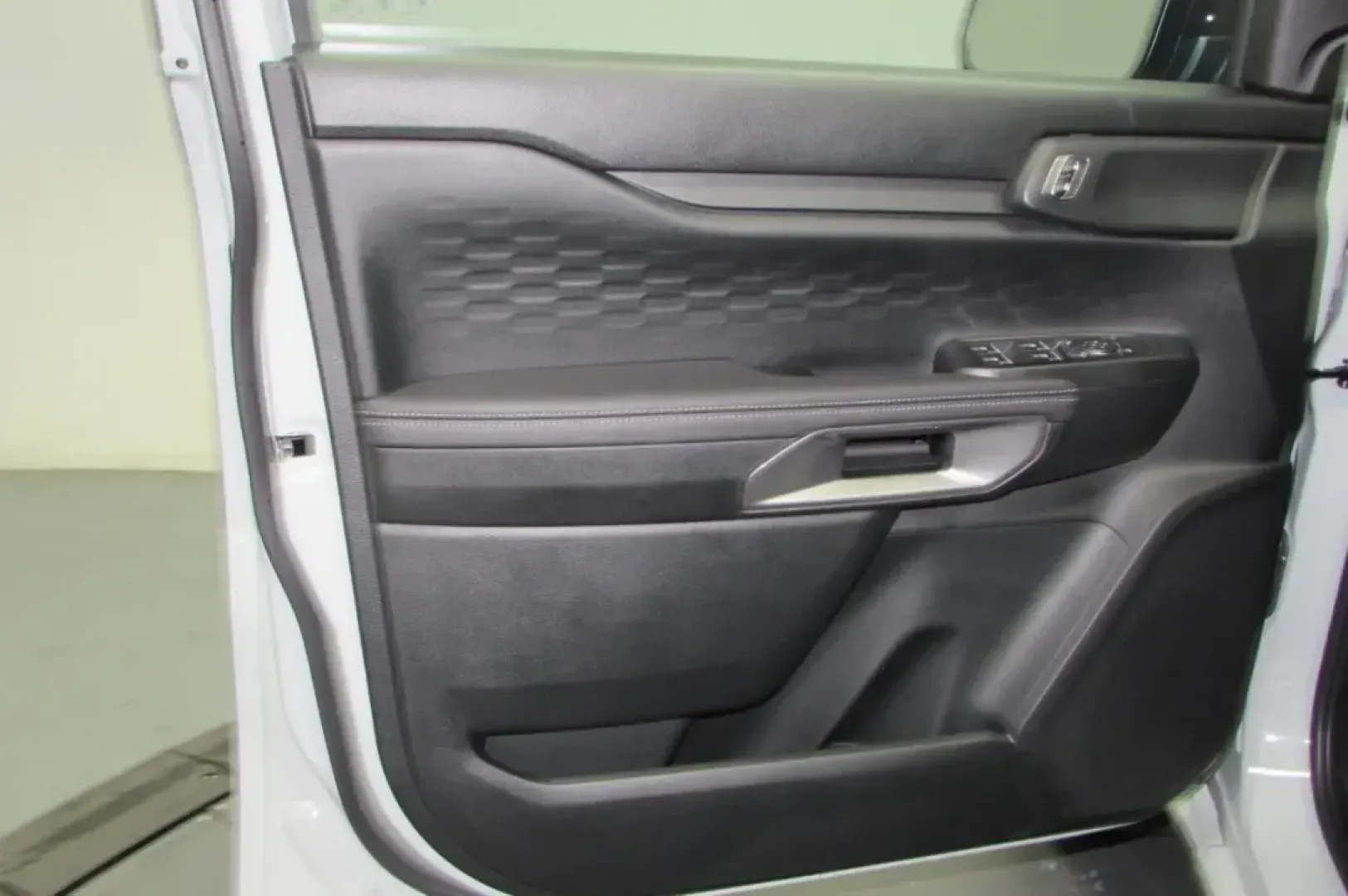 2024 Ford Ranger XLT (1FTER4HH0RL) with an 2.3L EcoBoost engine, Automatic transmission, located at 12836 Highway 21, De Soto, MO, 63020, (636) 337-7777, 38.151867, -90.575615 - Are you ready to elevate your adventures and transform your daily commute? The 2024 Ford Ranger XLT is the perfect blend of rugged capability and modern comfort, making it an ideal choice for those who crave both utility and style. Whether you're navigating busy city streets or tackling off-road tra - Photo#10