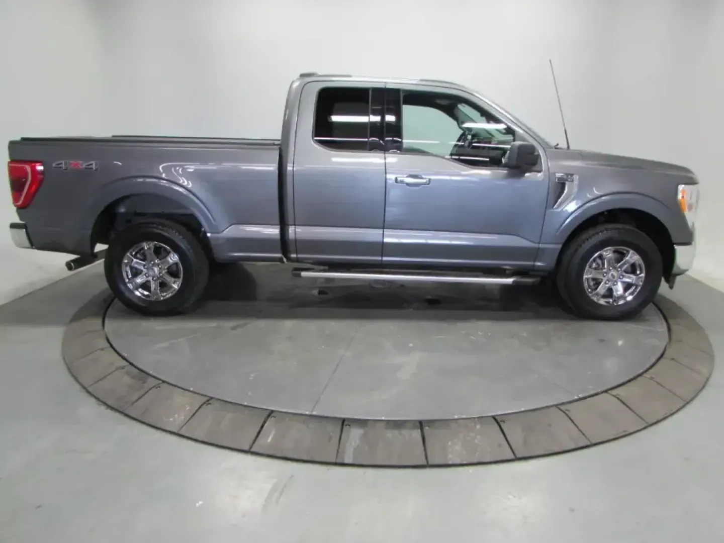 2023 /Medium Dark Slate Ford F-150 XLT (1FTEX1EP3PK) with an 2.7L V6 DOHC 24V engine, Automatic transmission, located at 12836 Highway 21, De Soto, MO, 63020, (636) 337-7777, 38.151867, -90.575615 - Whether your weekends revolve around towing a boat to the lake, hauling supplies for a home project, or packing up the family for a road trip down I55, the 2023 Ford F150 is the kind of truck that fits real Missouri life. This GRAY MET F150 blends everyday comfort with true work-ready capability, ma - Photo#7