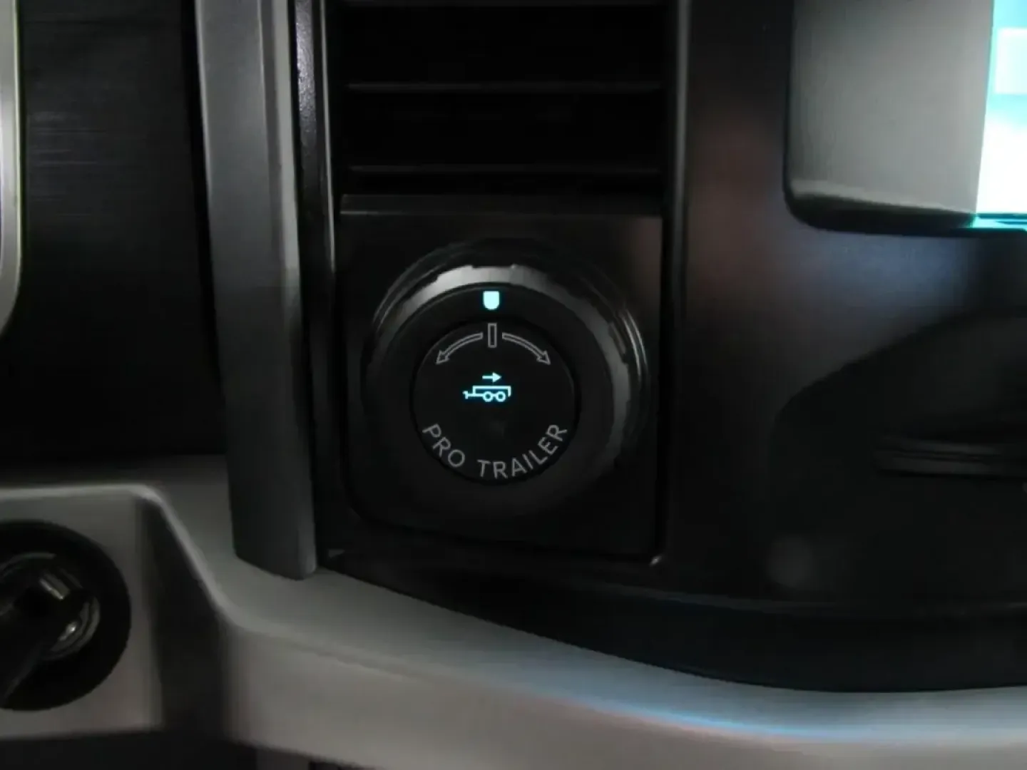 2023 /Medium Dark Slate Ford F-150 XLT (1FTEX1EP3PK) with an 2.7L V6 DOHC 24V engine, Automatic transmission, located at 12836 Highway 21, De Soto, MO, 63020, (636) 337-7777, 38.151867, -90.575615 - Whether your weekends revolve around towing a boat to the lake, hauling supplies for a home project, or packing up the family for a road trip down I55, the 2023 Ford F150 is the kind of truck that fits real Missouri life. This GRAY MET F150 blends everyday comfort with true work-ready capability, ma - Photo#27