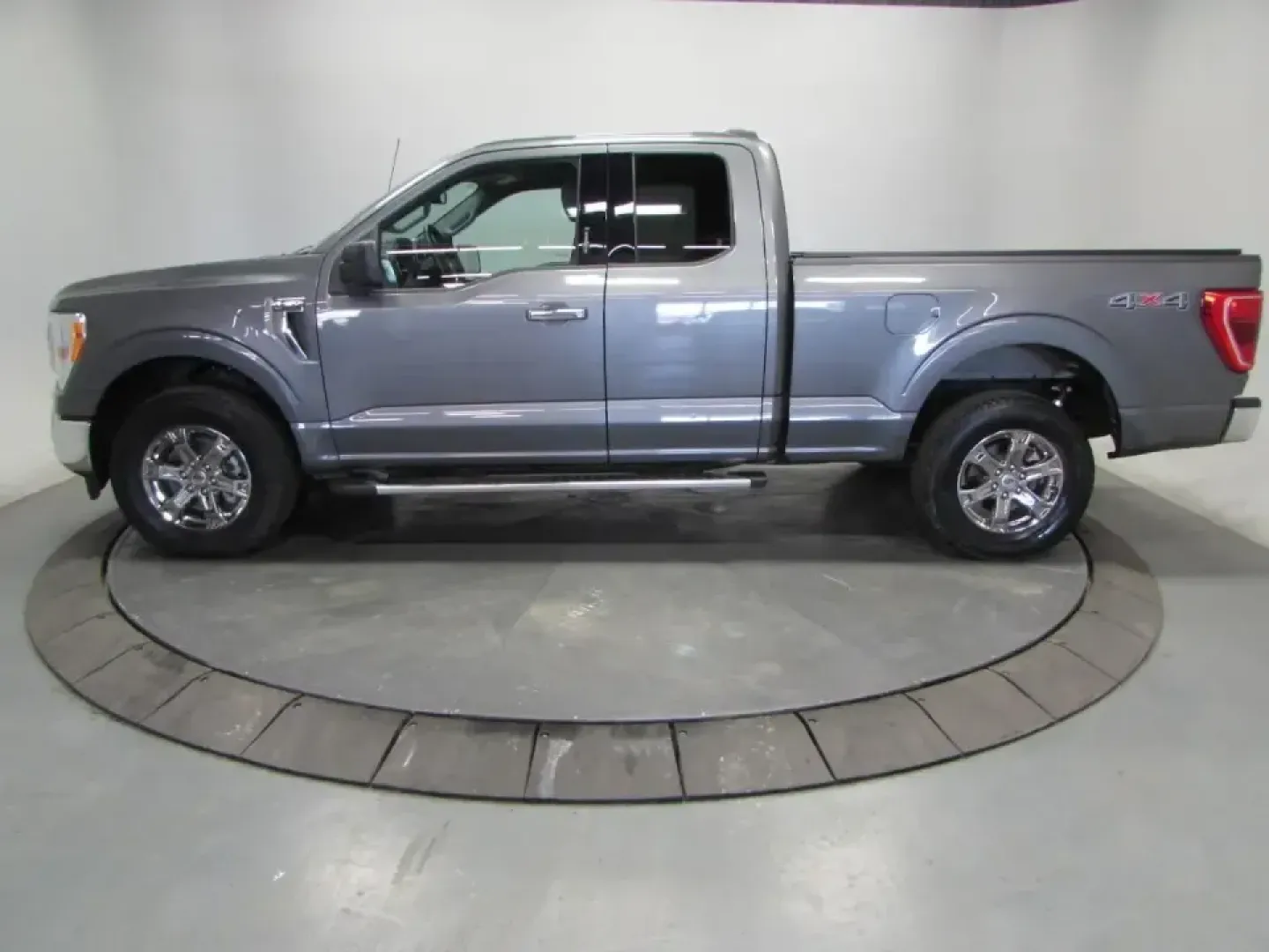 2023 /Black W/Medium Dark Slate Ford F-150 XLT (1FTEX1EP3PK) with an 2.7L V6 DOHC 24V engine, Automatic transmission, located at 12836 Highway 21, De Soto, MO, 63020, (636) 337-7777, 38.151867, -90.575615 - Whether your weekends revolve around towing a boat to the lake, hauling supplies for a home project, or packing up the family for a road trip down I55, the 2023 Ford F150 is the kind of truck that fits real Missouri life. This GRAY MET F150 blends everyday comfort with true work-ready capability, ma - Photo#3