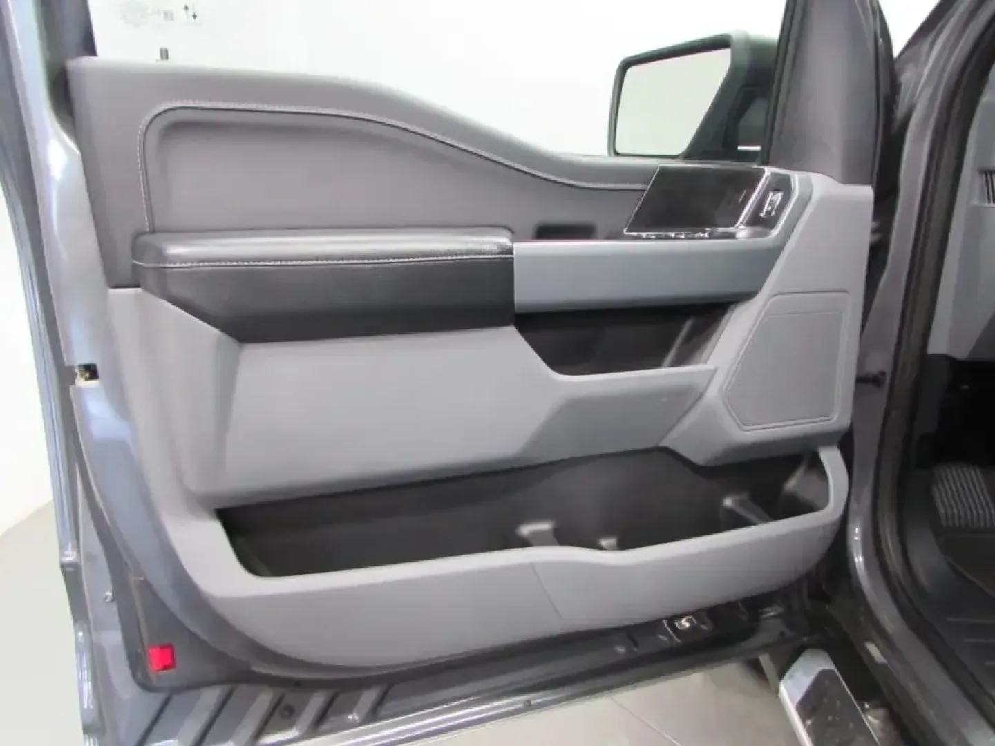 2023 /Black W/Medium Dark Slate Ford F-150 XLT (1FTEX1EP3PK) with an 2.7L V6 DOHC 24V engine, Automatic transmission, located at 12836 Highway 21, De Soto, MO, 63020, (636) 337-7777, 38.151867, -90.575615 - Whether your weekends revolve around towing a boat to the lake, hauling supplies for a home project, or packing up the family for a road trip down I55, the 2023 Ford F150 is the kind of truck that fits real Missouri life. This GRAY MET F150 blends everyday comfort with true work-ready capability, ma - Photo#11