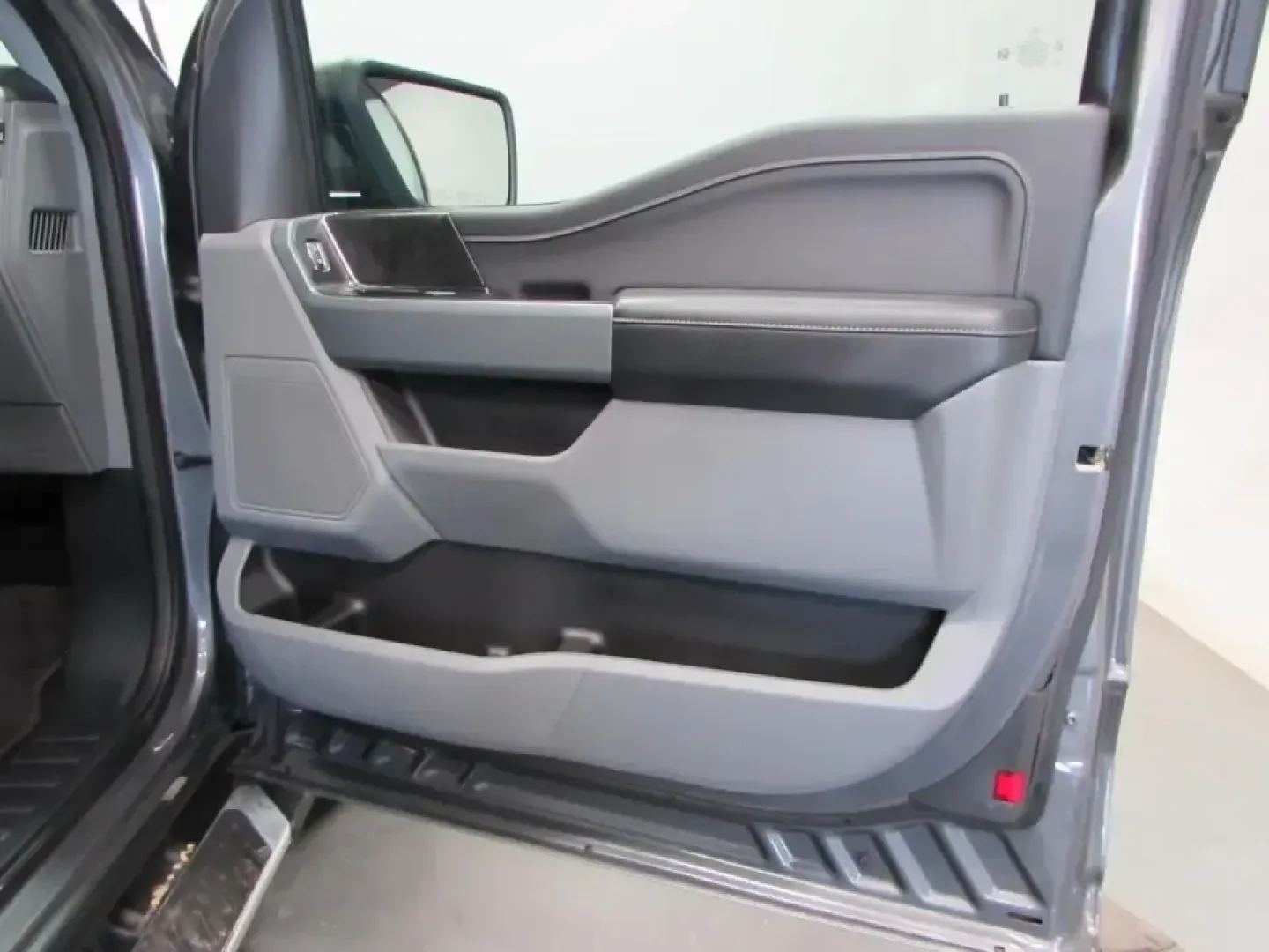 2023 /Black W/Medium Dark Slate Ford F-150 XLT (1FTEX1EP3PK) with an 2.7L V6 DOHC 24V engine, Automatic transmission, located at 12836 Highway 21, De Soto, MO, 63020, (636) 337-7777, 38.151867, -90.575615 - Whether your weekends revolve around towing a boat to the lake, hauling supplies for a home project, or packing up the family for a road trip down I55, the 2023 Ford F150 is the kind of truck that fits real Missouri life. This GRAY MET F150 blends everyday comfort with true work-ready capability, ma - Photo#15