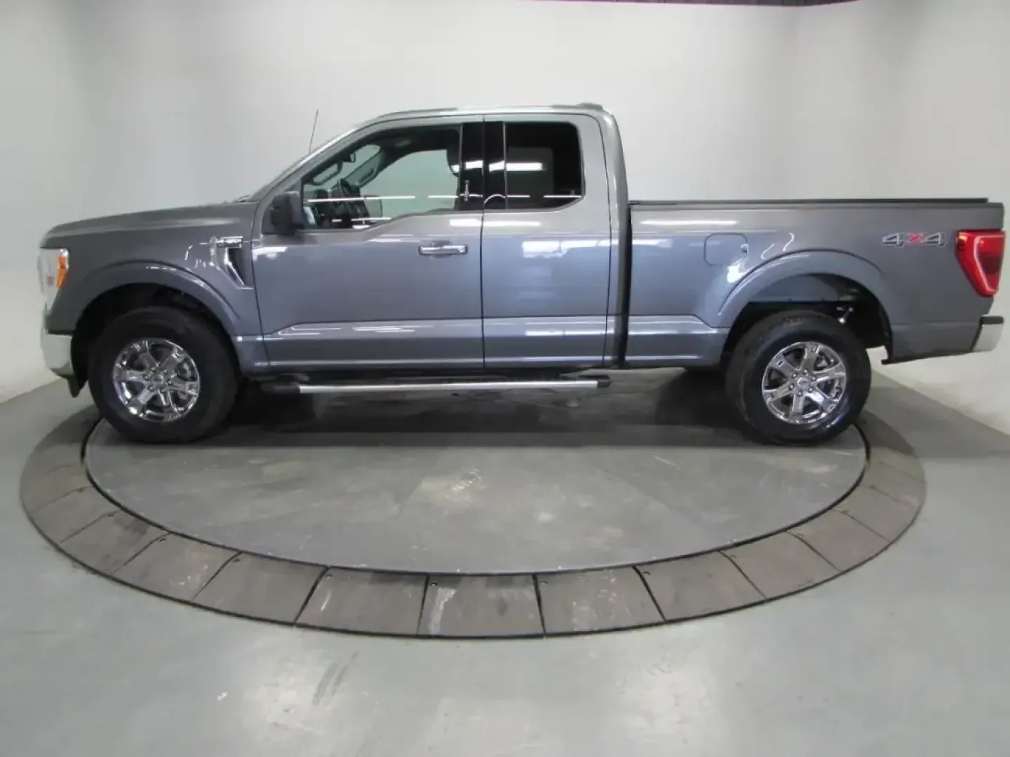 2023 /Medium Dark Slate Ford F-150 XLT (1FTEX1EP3PK) with an 2.7L V6 DOHC 24V engine, Automatic transmission, located at 12836 Highway 21, De Soto, MO, 63020, (636) 337-7777, 38.151867, -90.575615 - Whether your weekends revolve around towing a boat to the lake, hauling supplies for a home project, or packing up the family for a road trip down I55, the 2023 Ford F150 is the kind of truck that fits real Missouri life. This GRAY MET F150 blends everyday comfort with true work-ready capability, ma - Photo#3