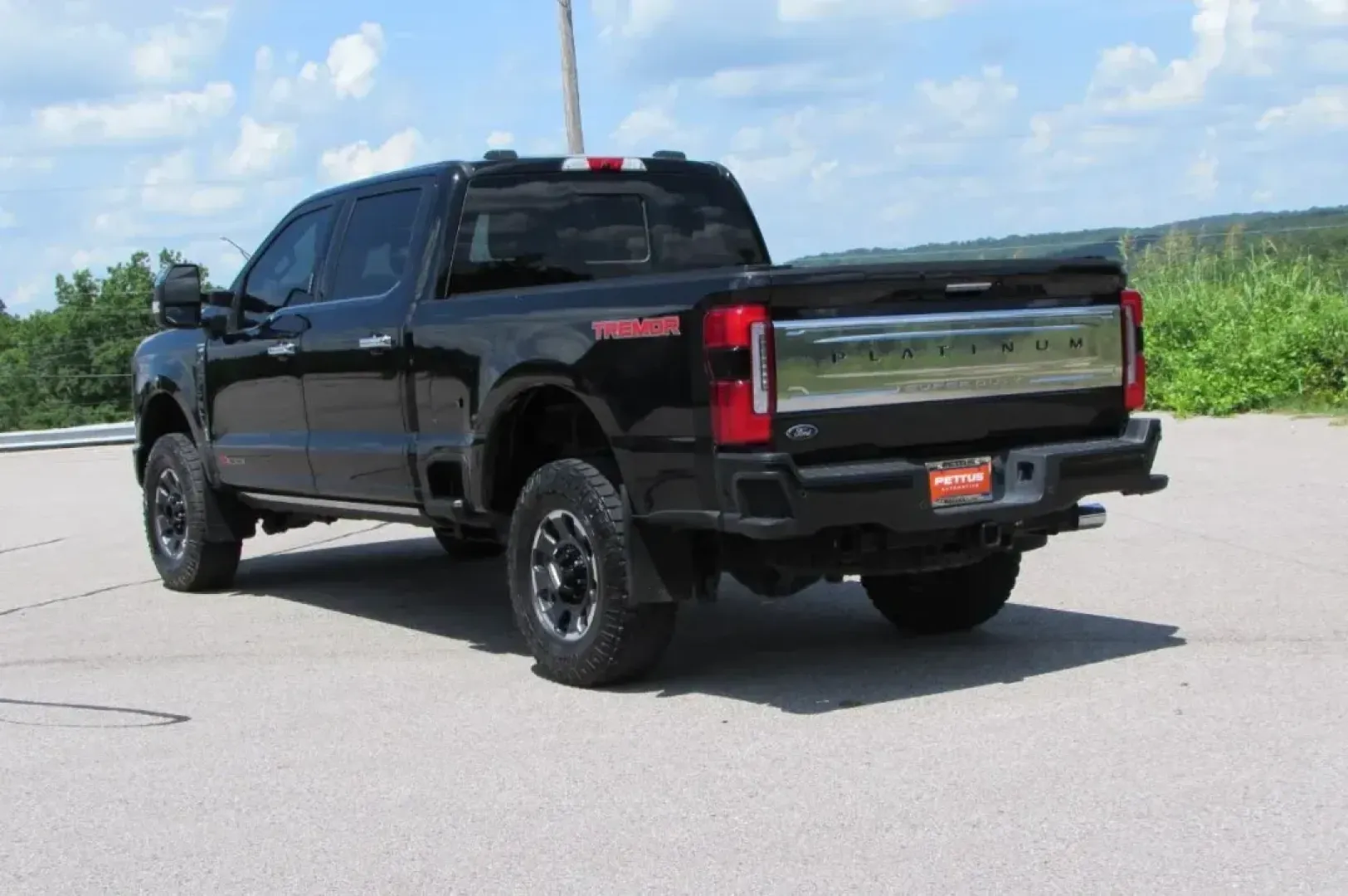 2024 /Black Onyx/Carmelo Leather Ford F-350SD Platinum (1FT8W3BM0RE) with an Other engine, located at 12836 Highway 21, De Soto, MO, 63020, (636) 337-7777, 38.151867, -90.575615 - **Unleash Your Adventurous Spirit with This 2024 Ford F-350SD Platinum at Pettus Ford De Soto!**<br /> <br /> Are you ready to take your weekends to the next level? Imagine conquering off-road trails, hauling your camping gear, and bringing your family along for the ride in style and comfort. This 2 - Photo#4
