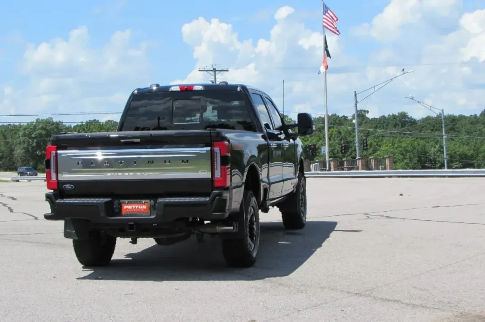 2024 /Black Onyx/Carmelo Leather Ford F-350SD Platinum (1FT8W3BM0RE) with an Other engine, located at 12836 Highway 21, De Soto, MO, 63020, (636) 337-7777, 38.151867, -90.575615 - **Unleash Your Adventurous Spirit with This 2024 Ford F-350SD Platinum at Pettus Ford De Soto!**<br /> <br /> Are you ready to take your weekends to the next level? Imagine conquering off-road trails, hauling your camping gear, and bringing your family along for the ride in style and comfort. This 2 - Photo#6