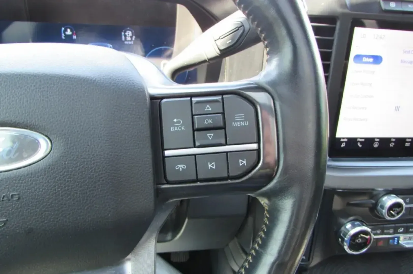 2024 /Black Onyx/Carmelo Leather Ford F-350SD Platinum (1FT8W3BM0RE) with an Other engine, located at 12836 Highway 21, De Soto, MO, 63020, (636) 337-7777, 38.151867, -90.575615 - **Unleash Your Adventurous Spirit with This 2024 Ford F-350SD Platinum at Pettus Ford De Soto!**<br /> <br /> Are you ready to take your weekends to the next level? Imagine conquering off-road trails, hauling your camping gear, and bringing your family along for the ride in style and comfort. This 2 - Photo#21