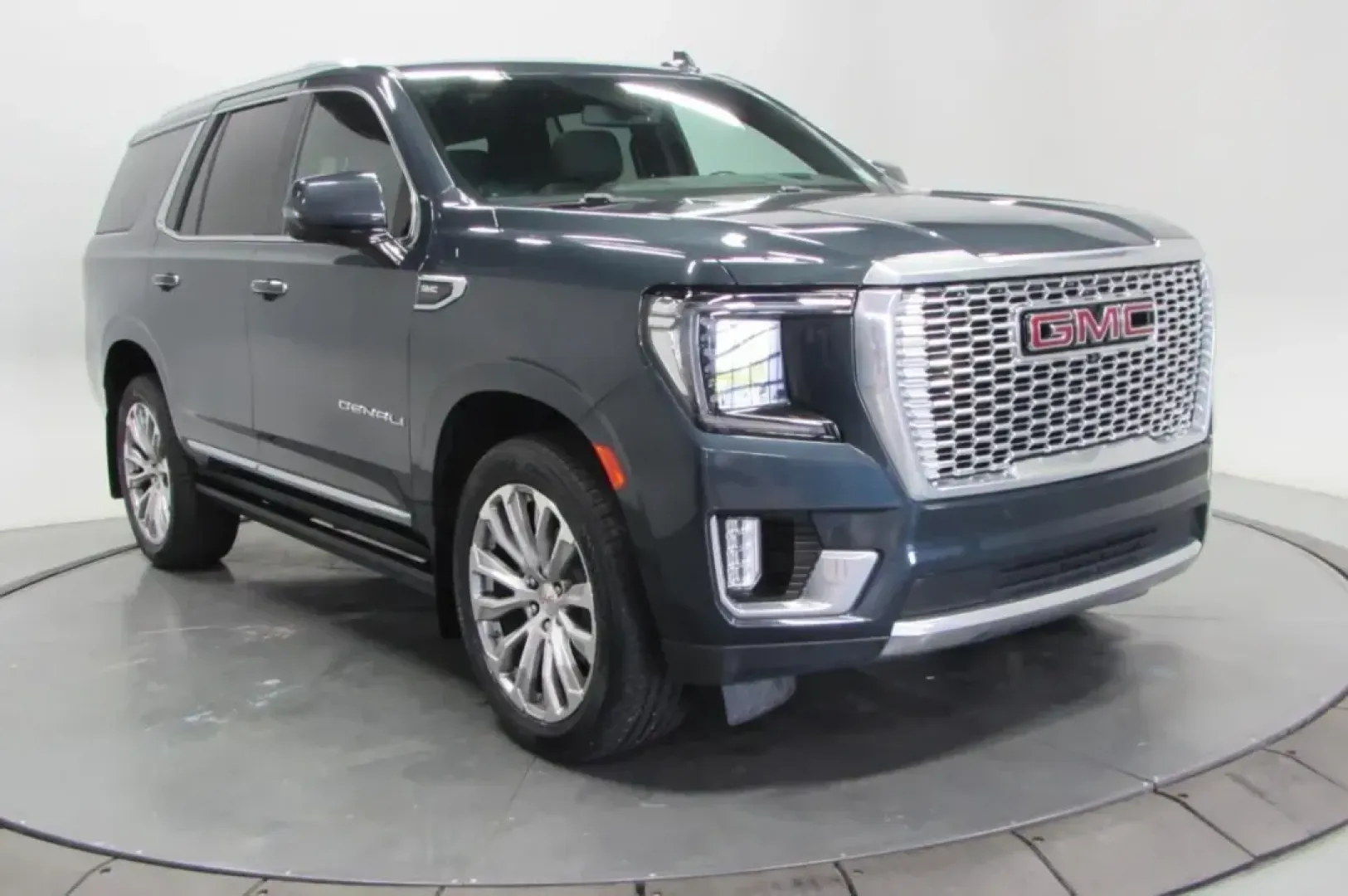 2022 /Dark Walnut/Very Dark Ash Gray GMC Yukon Denali (1GKS2DKL8NR) with an Other engine, located at 12830 Highway 21, De Soto, MO, 63020, (636) 337-7777, 38.153099, -90.573624 - **Discover the Ultimate Family Adventure with the 2022 GMC Yukon Denali at Pettus CDJR DeSoto!**<br /> <br /> Are you in search of a vehicle that seamlessly blends luxury, comfort, and performance for your family adventures? Look no further than this stunning 2022 GMC Yukon Denali, available now at - Photo#0