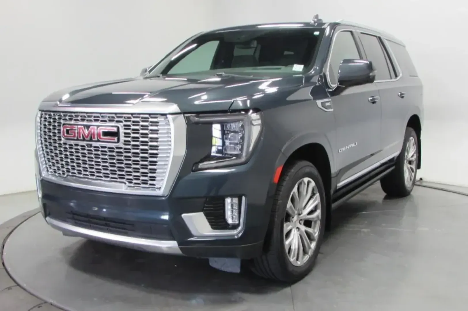 2022 /Dark Walnut/Very Dark Ash Gray GMC Yukon Denali (1GKS2DKL8NR) with an Other engine, located at 12830 Highway 21, De Soto, MO, 63020, (636) 337-7777, 38.153099, -90.573624 - **Discover the Ultimate Family Adventure with the 2022 GMC Yukon Denali at Pettus CDJR DeSoto!**<br /> <br /> Are you in search of a vehicle that seamlessly blends luxury, comfort, and performance for your family adventures? Look no further than this stunning 2022 GMC Yukon Denali, available now at - Photo#2