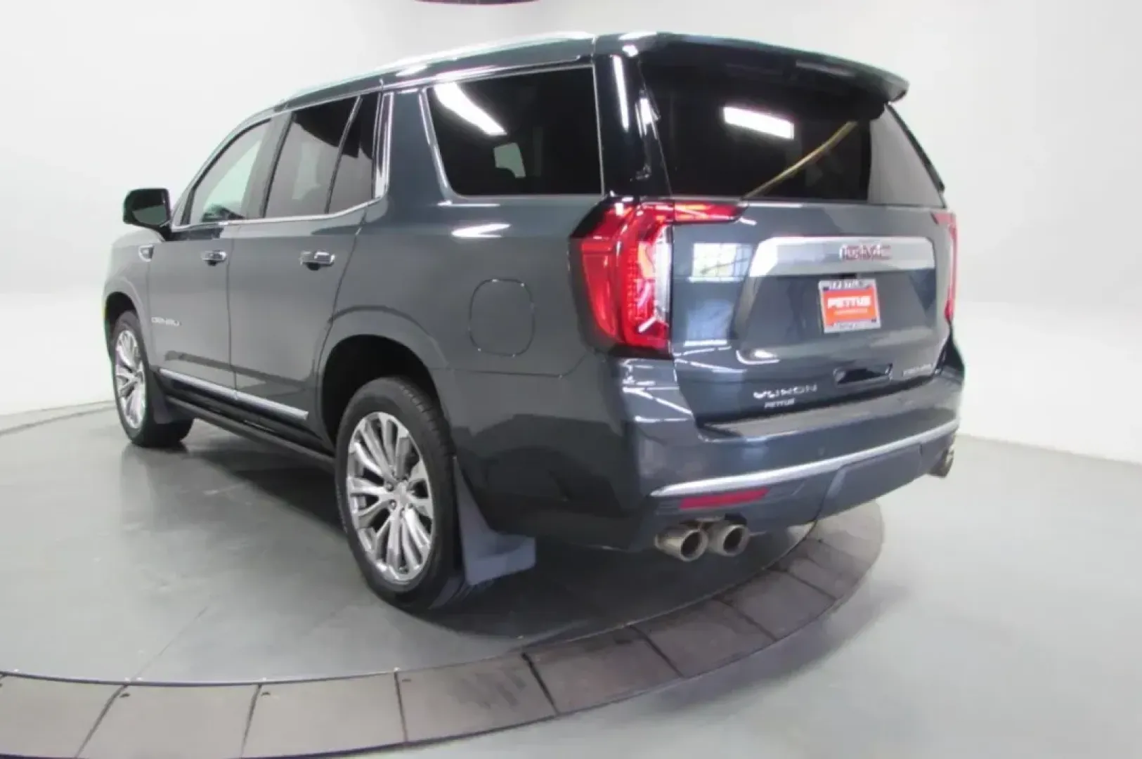 2022 /Dark Walnut/Very Dark Ash Gray GMC Yukon Denali (1GKS2DKL8NR) with an Other engine, located at 12830 Highway 21, De Soto, MO, 63020, (636) 337-7777, 38.153099, -90.573624 - **Discover the Ultimate Family Adventure with the 2022 GMC Yukon Denali at Pettus CDJR DeSoto!**<br /> <br /> Are you in search of a vehicle that seamlessly blends luxury, comfort, and performance for your family adventures? Look no further than this stunning 2022 GMC Yukon Denali, available now at - Photo#5