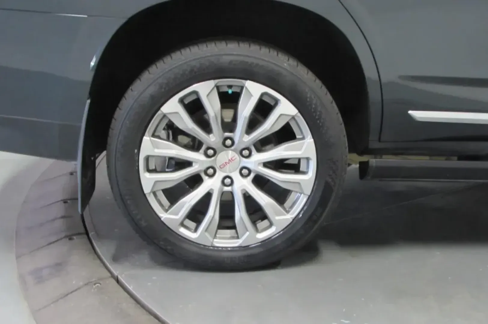 2022 /Dark Walnut/Very Dark Ash Gray GMC Yukon Denali (1GKS2DKL8NR) with an Other engine, located at 12830 Highway 21, De Soto, MO, 63020, (636) 337-7777, 38.153099, -90.573624 - **Discover the Ultimate Family Adventure with the 2022 GMC Yukon Denali at Pettus CDJR DeSoto!**<br /> <br /> Are you in search of a vehicle that seamlessly blends luxury, comfort, and performance for your family adventures? Look no further than this stunning 2022 GMC Yukon Denali, available now at - Photo#9