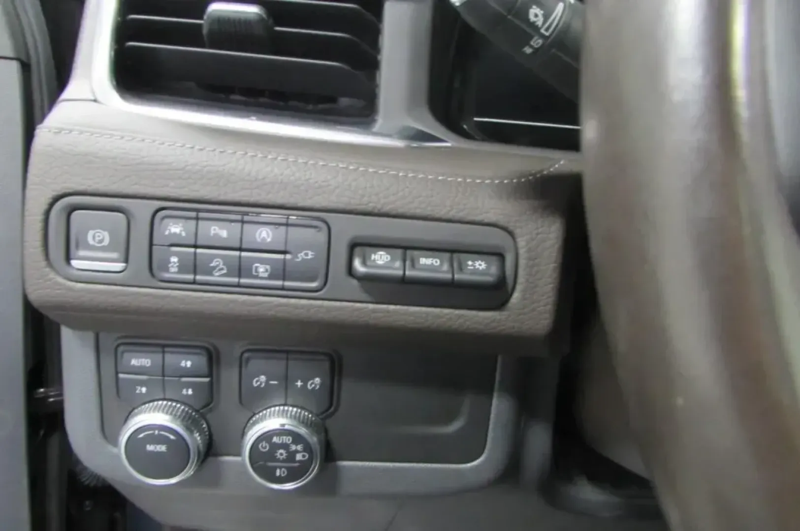2022 /Dark Walnut/Very Dark Ash Gray GMC Yukon Denali (1GKS2DKL8NR) with an Other engine, located at 12830 Highway 21, De Soto, MO, 63020, (636) 337-7777, 38.153099, -90.573624 - **Discover the Ultimate Family Adventure with the 2022 GMC Yukon Denali at Pettus CDJR DeSoto!**<br /> <br /> Are you in search of a vehicle that seamlessly blends luxury, comfort, and performance for your family adventures? Look no further than this stunning 2022 GMC Yukon Denali, available now at - Photo#12