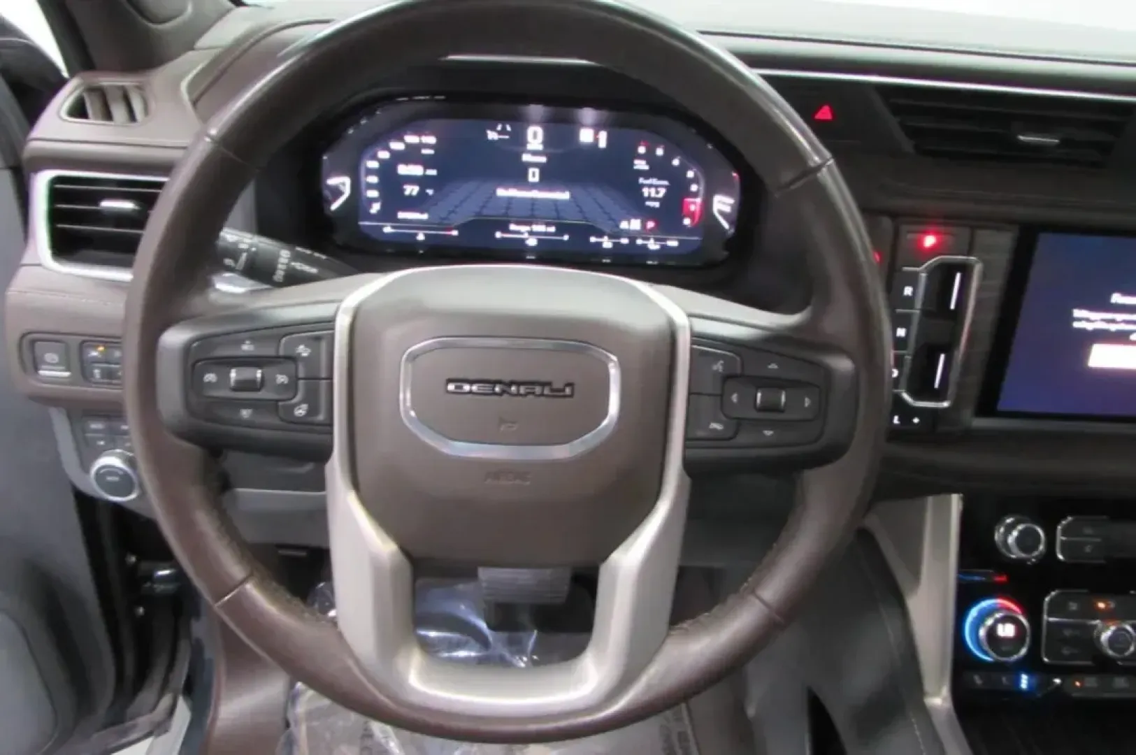 2022 /Dark Walnut/Very Dark Ash Gray GMC Yukon Denali (1GKS2DKL8NR) with an Other engine, located at 12830 Highway 21, De Soto, MO, 63020, (636) 337-7777, 38.153099, -90.573624 - **Discover the Ultimate Family Adventure with the 2022 GMC Yukon Denali at Pettus CDJR DeSoto!**<br /> <br /> Are you in search of a vehicle that seamlessly blends luxury, comfort, and performance for your family adventures? Look no further than this stunning 2022 GMC Yukon Denali, available now at - Photo#13