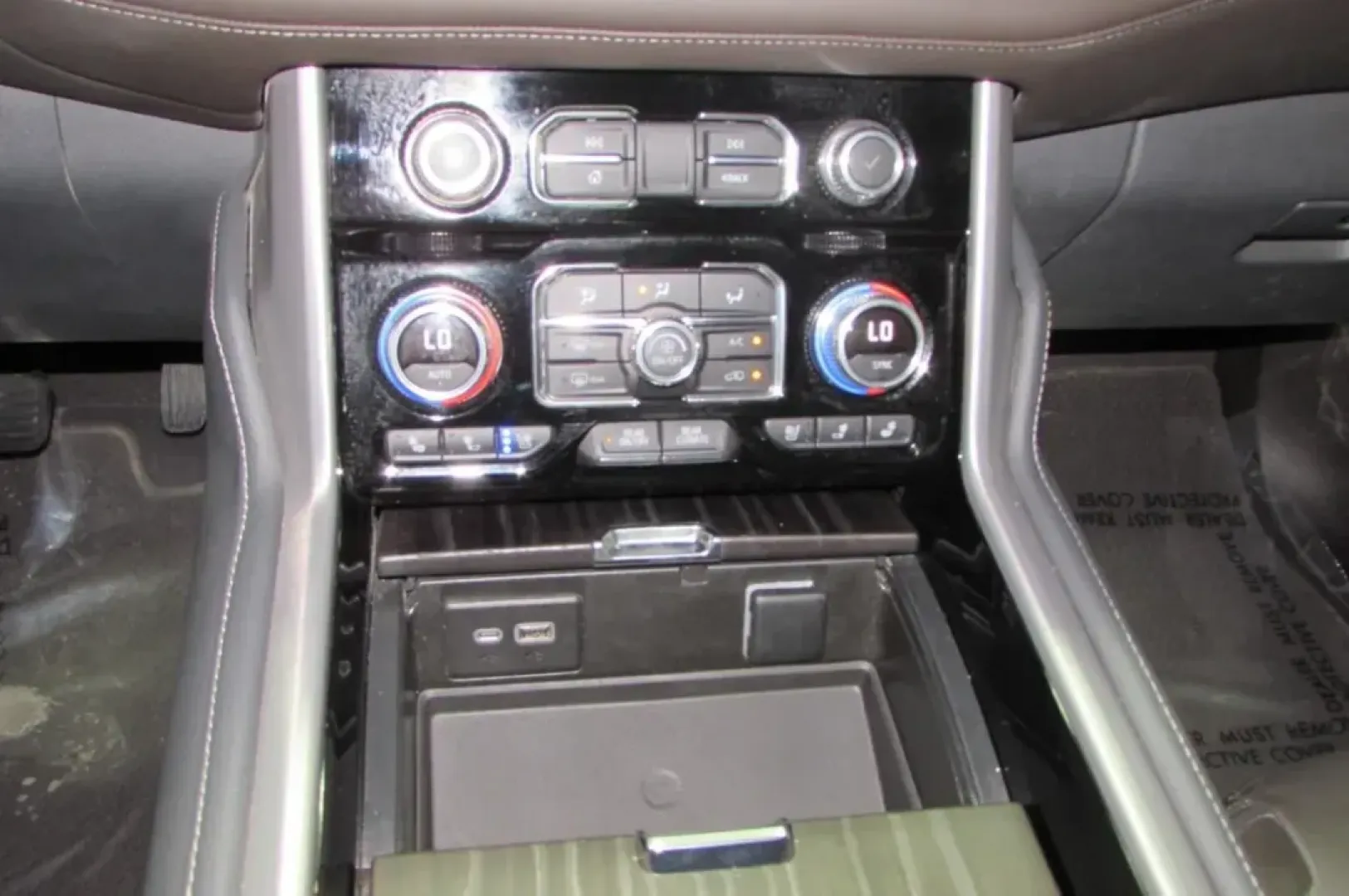 2022 /Dark Walnut/Very Dark Ash Gray GMC Yukon Denali (1GKS2DKL8NR) with an Other engine, located at 12830 Highway 21, De Soto, MO, 63020, (636) 337-7777, 38.153099, -90.573624 - **Discover the Ultimate Family Adventure with the 2022 GMC Yukon Denali at Pettus CDJR DeSoto!**<br /> <br /> Are you in search of a vehicle that seamlessly blends luxury, comfort, and performance for your family adventures? Look no further than this stunning 2022 GMC Yukon Denali, available now at - Photo#18