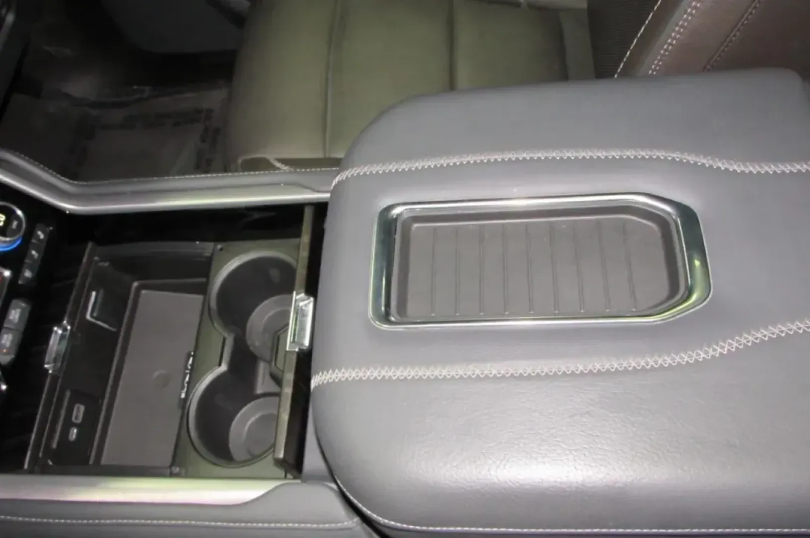 2022 /Dark Walnut/Very Dark Ash Gray GMC Yukon Denali (1GKS2DKL8NR) with an Other engine, located at 12830 Highway 21, De Soto, MO, 63020, (636) 337-7777, 38.153099, -90.573624 - **Discover the Ultimate Family Adventure with the 2022 GMC Yukon Denali at Pettus CDJR DeSoto!**<br /> <br /> Are you in search of a vehicle that seamlessly blends luxury, comfort, and performance for your family adventures? Look no further than this stunning 2022 GMC Yukon Denali, available now at - Photo#19