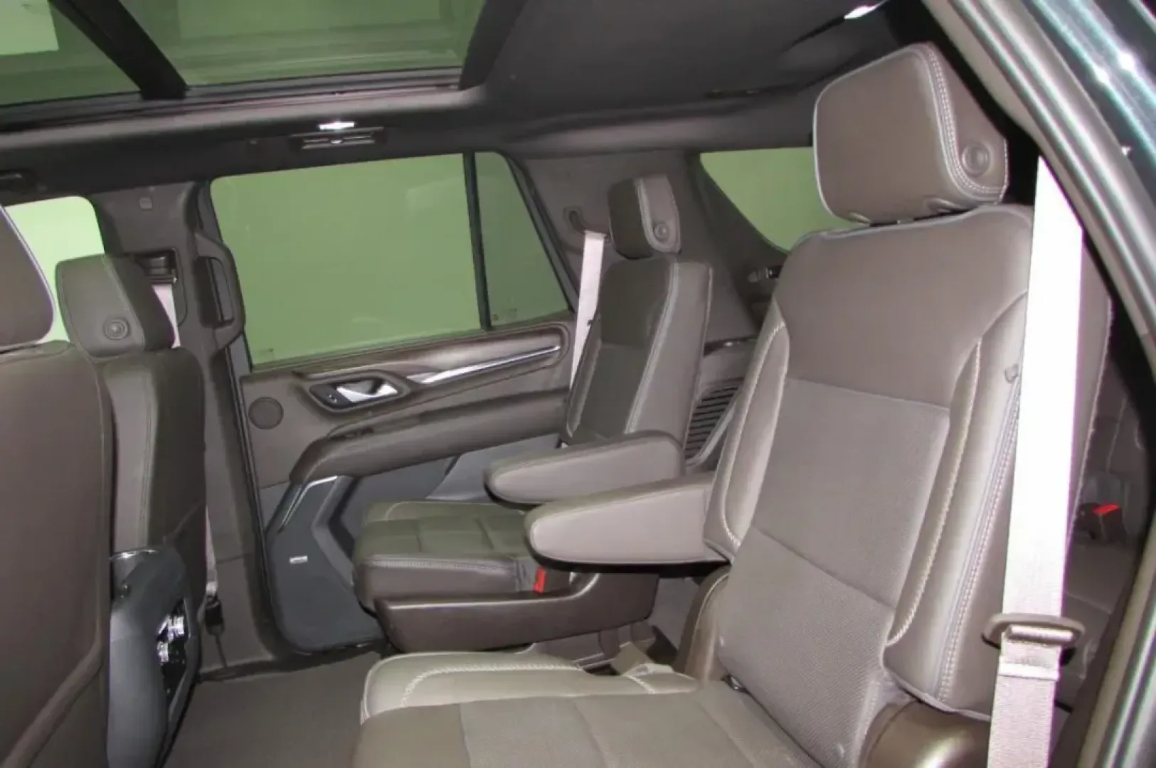 2022 /Dark Walnut/Very Dark Ash Gray GMC Yukon Denali (1GKS2DKL8NR) with an Other engine, located at 12830 Highway 21, De Soto, MO, 63020, (636) 337-7777, 38.153099, -90.573624 - **Discover the Ultimate Family Adventure with the 2022 GMC Yukon Denali at Pettus CDJR DeSoto!**<br /> <br /> Are you in search of a vehicle that seamlessly blends luxury, comfort, and performance for your family adventures? Look no further than this stunning 2022 GMC Yukon Denali, available now at - Photo#23