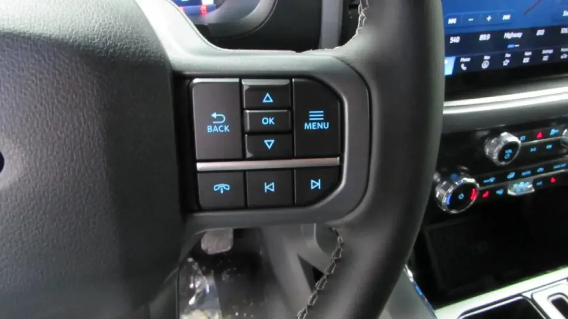 2025 /Black Cloth Ford F-150 XLT (1FTEW3LP1SF) with an 2.7L V6 EcoBoost engine, located at 12836 Highway 21, De Soto, MO, 63020, (636) 337-7777, 38.151867, -90.575615 - Unlock the ultimate driving experience with the stunning 2025 Ford F-150 XLT, now available at Pettus Ford De Soto! Whether you're looking for a dependable truck for your daily commute or a rugged companion for weekend adventures, this versatile vehicle is designed to elevate your lifestyle. With on - Photo#15
