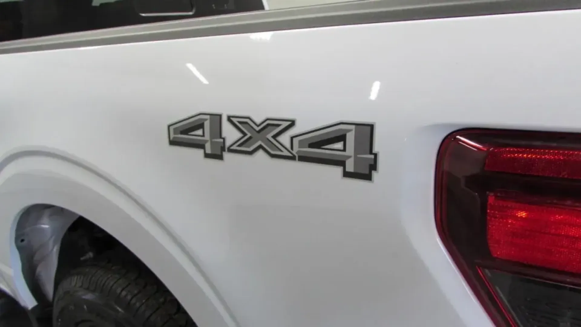 2025 /Black Cloth Ford F-150 XLT (1FTEW3LP1SF) with an 2.7L V6 EcoBoost engine, located at 12836 Highway 21, De Soto, MO, 63020, (636) 337-7777, 38.151867, -90.575615 - Unlock the ultimate driving experience with the stunning 2025 Ford F-150 XLT, now available at Pettus Ford De Soto! Whether you're looking for a dependable truck for your daily commute or a rugged companion for weekend adventures, this versatile vehicle is designed to elevate your lifestyle. With on - Photo#27