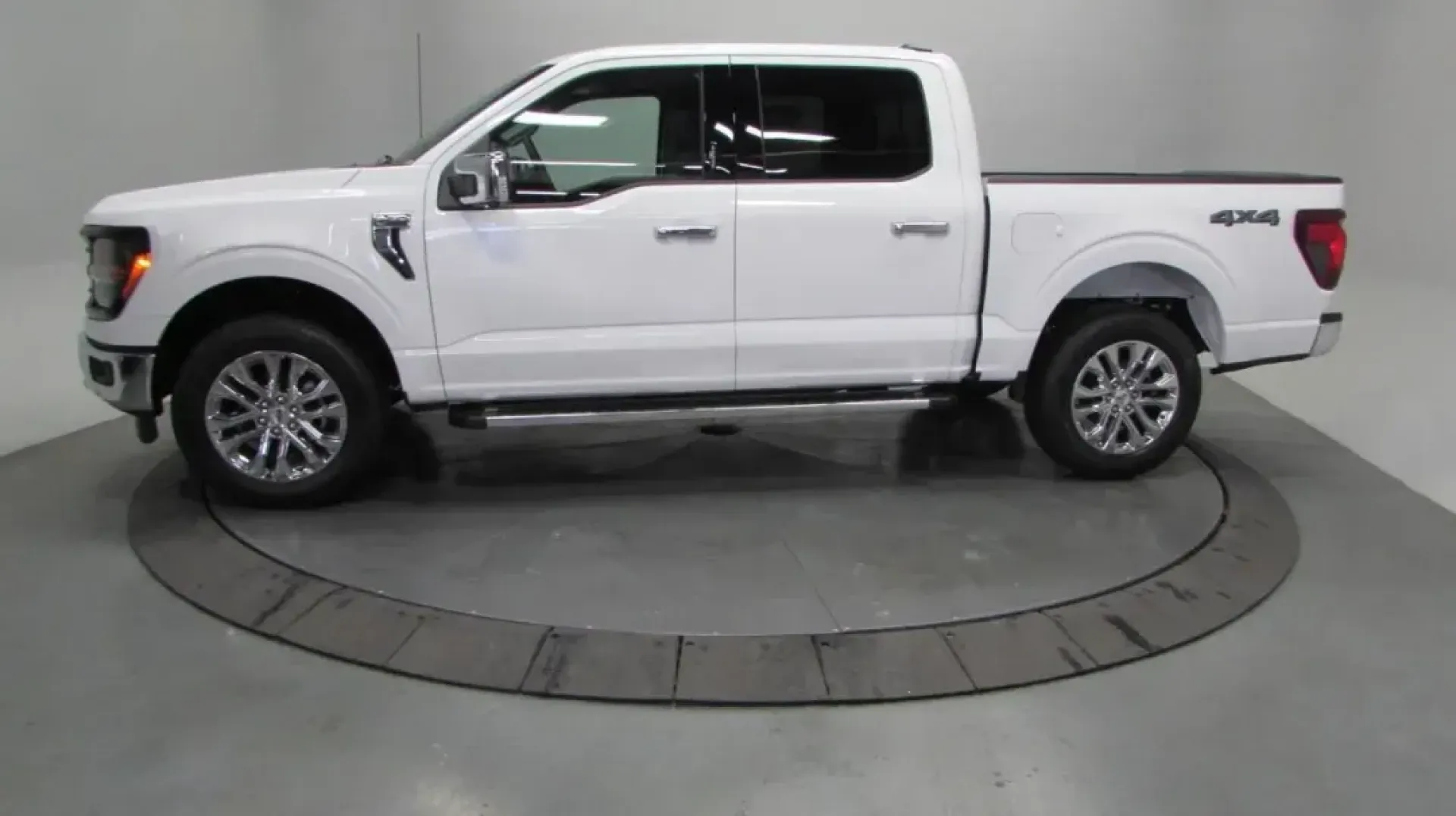 2024 Ford F-150 XLT (1FTEW3LP8RK) with an 2.7L V6 EcoBoost engine, located at 12836 Highway 21, De Soto, MO, 63020, (636) 337-7777, 38.151867, -90.575615 - **Adventure Awaits with the 2024 Ford F-150 XLT Your Perfect Companion for Any Journey!**<br /> <br /> Discover the perfect blend of power, versatility, and style with the stunning 2024 Ford F-150 XLT, tailored for those who crave adventure and dependability in their daily lives. Whether you're a w - Photo#3