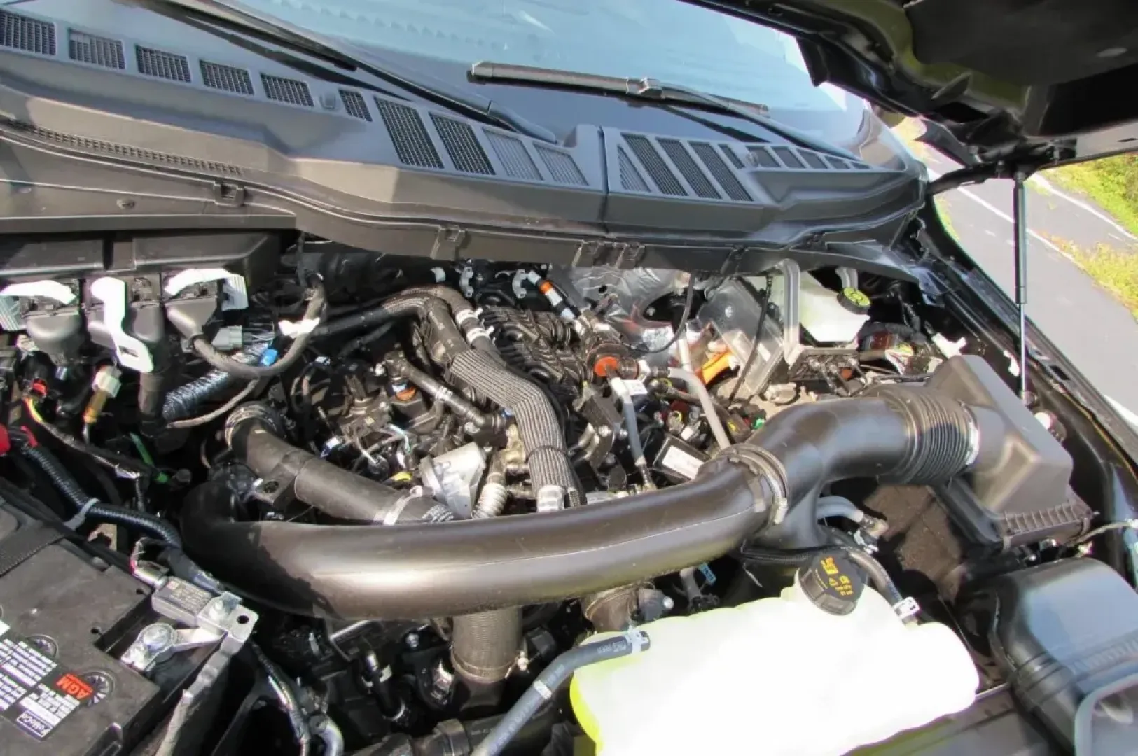 2024 Ford F-150 XLT (1FTFW3L80RK) with an 3.5L V6 Turbocharged engine, located at 12836 Highway 21, De Soto, MO, 63020, (636) 337-7777, 38.151867, -90.575615 - **Discover the Ultimate Truck for Adventure: 2024 Ford F-150 XLT at Pettus Ford De Soto**<br /> <br /> Are you ready to elevate your daily drive or weekend excursions? Imagine tackling the rugged trails or cruising through the city with confidence in a powerful truck that embodies both strength and - Photo#11