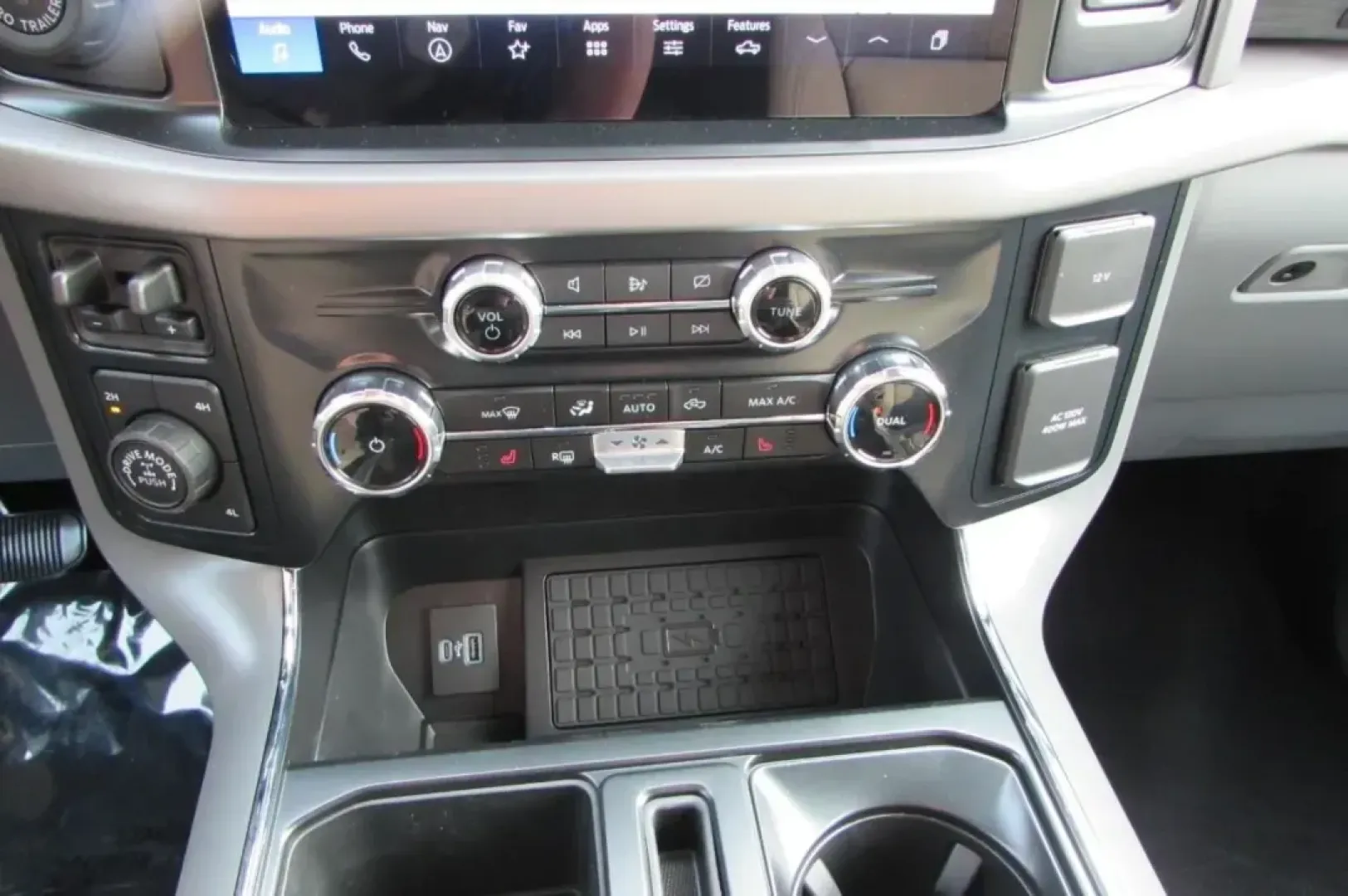 2024 Ford F-150 XLT (1FTFW3L80RK) with an 3.5L V6 Turbocharged engine, located at 12836 Highway 21, De Soto, MO, 63020, (636) 337-7777, 38.151867, -90.575615 - **Discover the Ultimate Truck for Adventure: 2024 Ford F-150 XLT at Pettus Ford De Soto**<br /> <br /> Are you ready to elevate your daily drive or weekend excursions? Imagine tackling the rugged trails or cruising through the city with confidence in a powerful truck that embodies both strength and - Photo#23