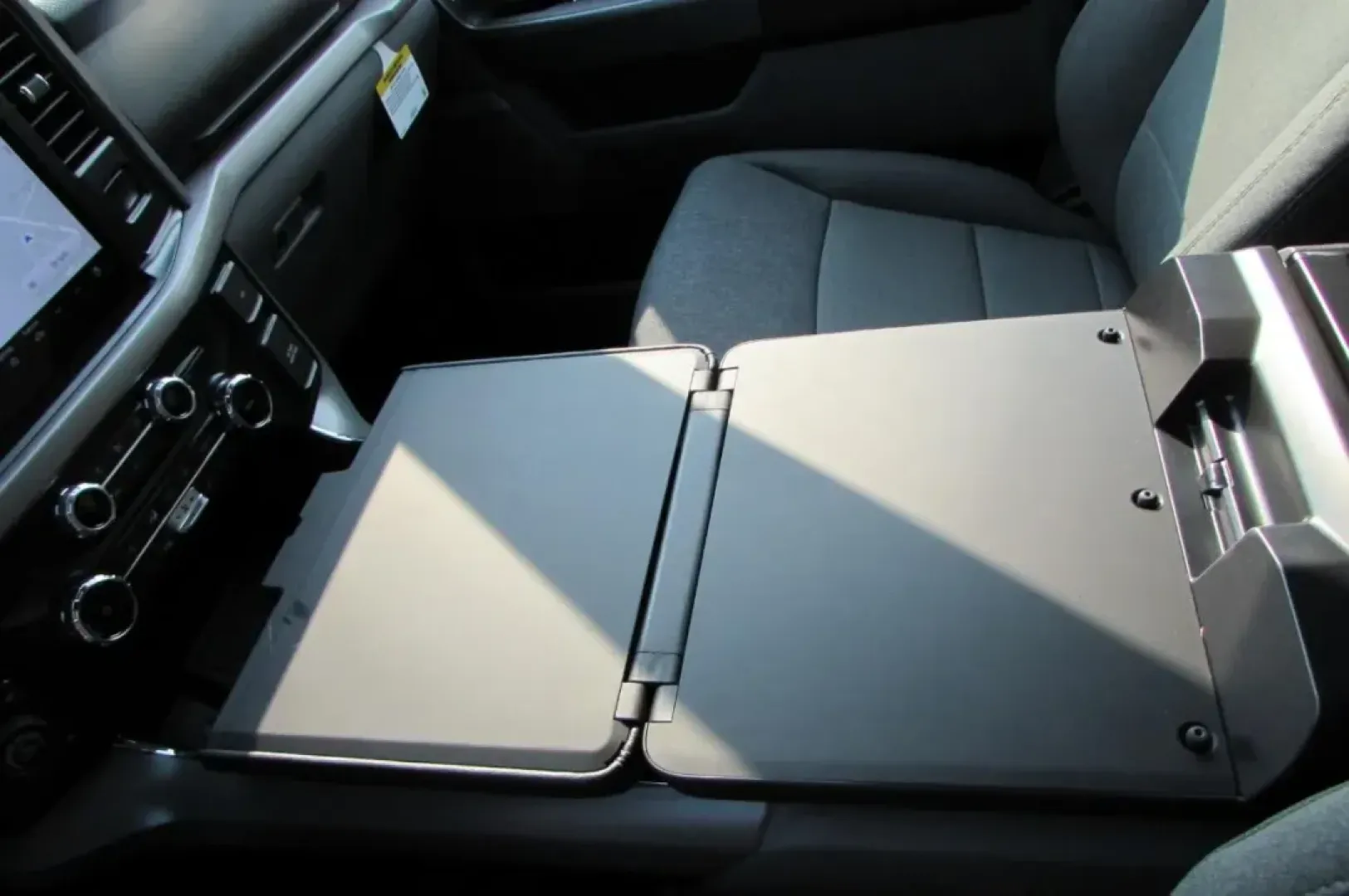 2024 Ford F-150 XLT (1FTFW3L80RK) with an 3.5L V6 Turbocharged engine, located at 12836 Highway 21, De Soto, MO, 63020, (636) 337-7777, 38.151867, -90.575615 - **Discover the Ultimate Truck for Adventure: 2024 Ford F-150 XLT at Pettus Ford De Soto**<br /> <br /> Are you ready to elevate your daily drive or weekend excursions? Imagine tackling the rugged trails or cruising through the city with confidence in a powerful truck that embodies both strength and - Photo#24