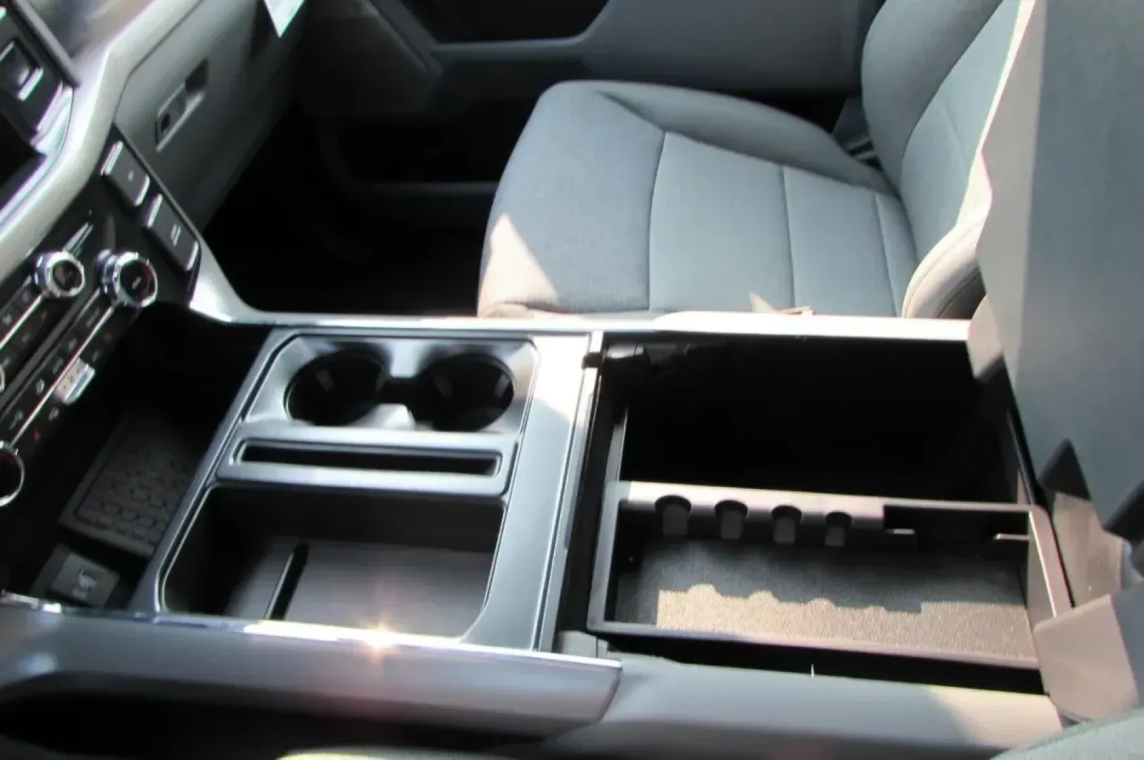 2024 Ford F-150 XLT (1FTFW3L80RK) with an 3.5L V6 Turbocharged engine, located at 12836 Highway 21, De Soto, MO, 63020, (636) 337-7777, 38.151867, -90.575615 - **Discover the Ultimate Truck for Adventure: 2024 Ford F-150 XLT at Pettus Ford De Soto**<br /> <br /> Are you ready to elevate your daily drive or weekend excursions? Imagine tackling the rugged trails or cruising through the city with confidence in a powerful truck that embodies both strength and - Photo#25