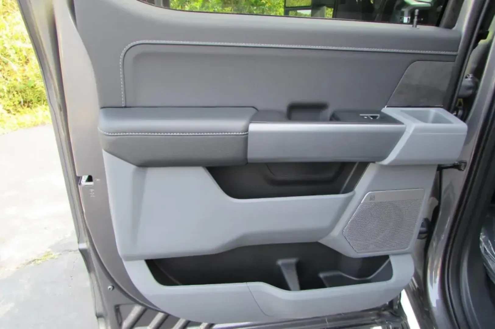 2024 Ford F-150 XLT (1FTFW3L80RK) with an 3.5L V6 Turbocharged engine, located at 12836 Highway 21, De Soto, MO, 63020, (636) 337-7777, 38.151867, -90.575615 - **Discover the Ultimate Truck for Adventure: 2024 Ford F-150 XLT at Pettus Ford De Soto**<br /> <br /> Are you ready to elevate your daily drive or weekend excursions? Imagine tackling the rugged trails or cruising through the city with confidence in a powerful truck that embodies both strength and - Photo#27