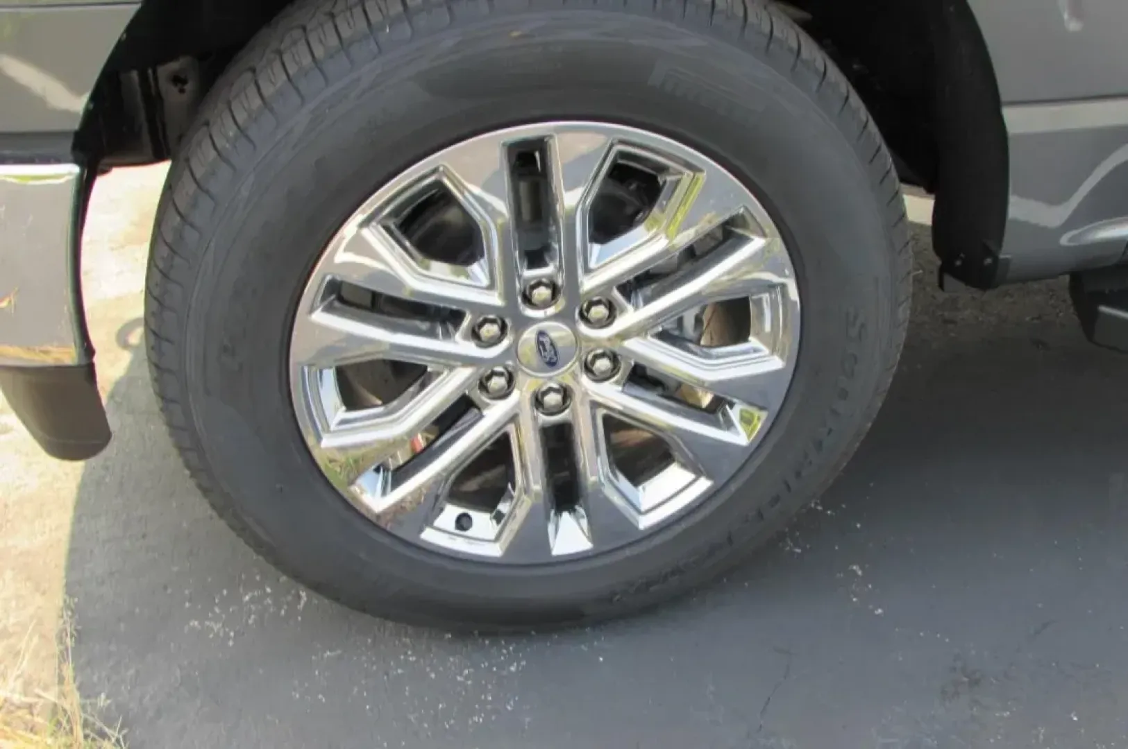 2024 Ford F-150 XLT (1FTFW3L80RK) with an 3.5L V6 Turbocharged engine, located at 12836 Highway 21, De Soto, MO, 63020, (636) 337-7777, 38.151867, -90.575615 - **Discover the Ultimate Truck for Adventure: 2024 Ford F-150 XLT at Pettus Ford De Soto**<br /> <br /> Are you ready to elevate your daily drive or weekend excursions? Imagine tackling the rugged trails or cruising through the city with confidence in a powerful truck that embodies both strength and - Photo#7