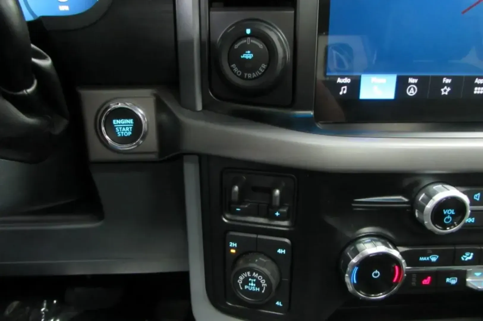 2024 Ford F-150 XLT (1FTFW3L81RK) with an 3.5L V6 Turbocharged engine, located at 12836 Highway 21, De Soto, MO, 63020, (636) 337-7777, 38.151867, -90.575615 - **Discover the Perfect Blend of Power and Comfort with the 2024 Ford F-150 XLT at Pettus Ford De Soto!**<br /> <br /> Are you ready to elevate your adventures and enhance your daily commute? The 2024 Ford F-150 XLT is the ultimate truck designed for those who value performance, comfort, and versatil - Photo#21