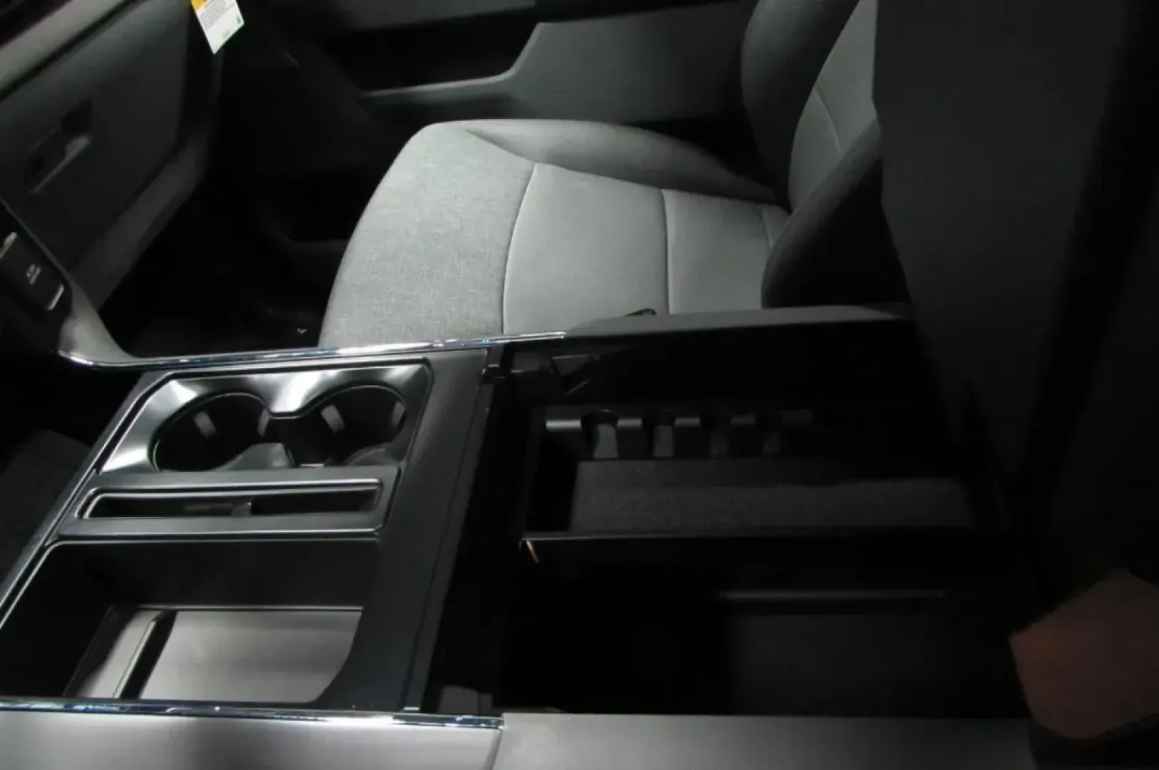 2024 Ford F-150 XLT (1FTFW3L81RK) with an 3.5L V6 Turbocharged engine, located at 12836 Highway 21, De Soto, MO, 63020, (636) 337-7777, 38.151867, -90.575615 - **Discover the Perfect Blend of Power and Comfort with the 2024 Ford F-150 XLT at Pettus Ford De Soto!**<br /> <br /> Are you ready to elevate your adventures and enhance your daily commute? The 2024 Ford F-150 XLT is the ultimate truck designed for those who value performance, comfort, and versatil - Photo#26