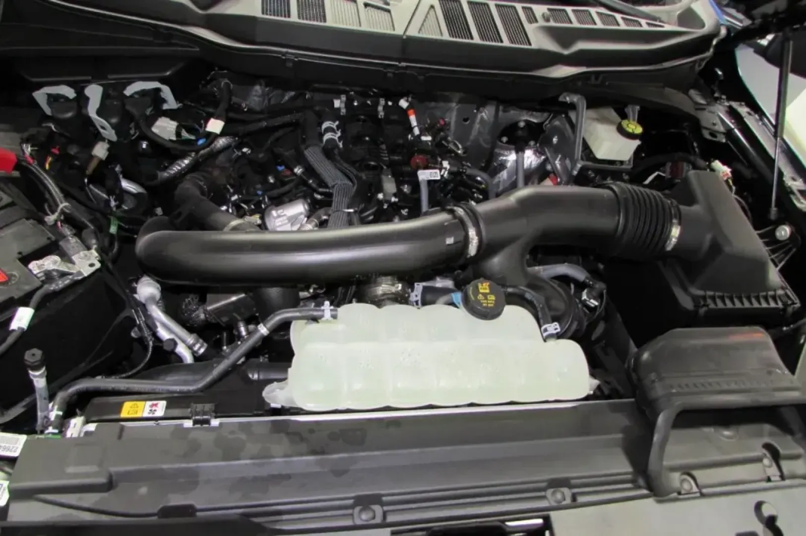 2024 Ford F-150 XLT (1FTFW3L81RK) with an 3.5L V6 Turbocharged engine, located at 12836 Highway 21, De Soto, MO, 63020, (636) 337-7777, 38.151867, -90.575615 - **Discover the Perfect Blend of Power and Comfort with the 2024 Ford F-150 XLT at Pettus Ford De Soto!**<br /> <br /> Are you ready to elevate your adventures and enhance your daily commute? The 2024 Ford F-150 XLT is the ultimate truck designed for those who value performance, comfort, and versatil - Photo#7