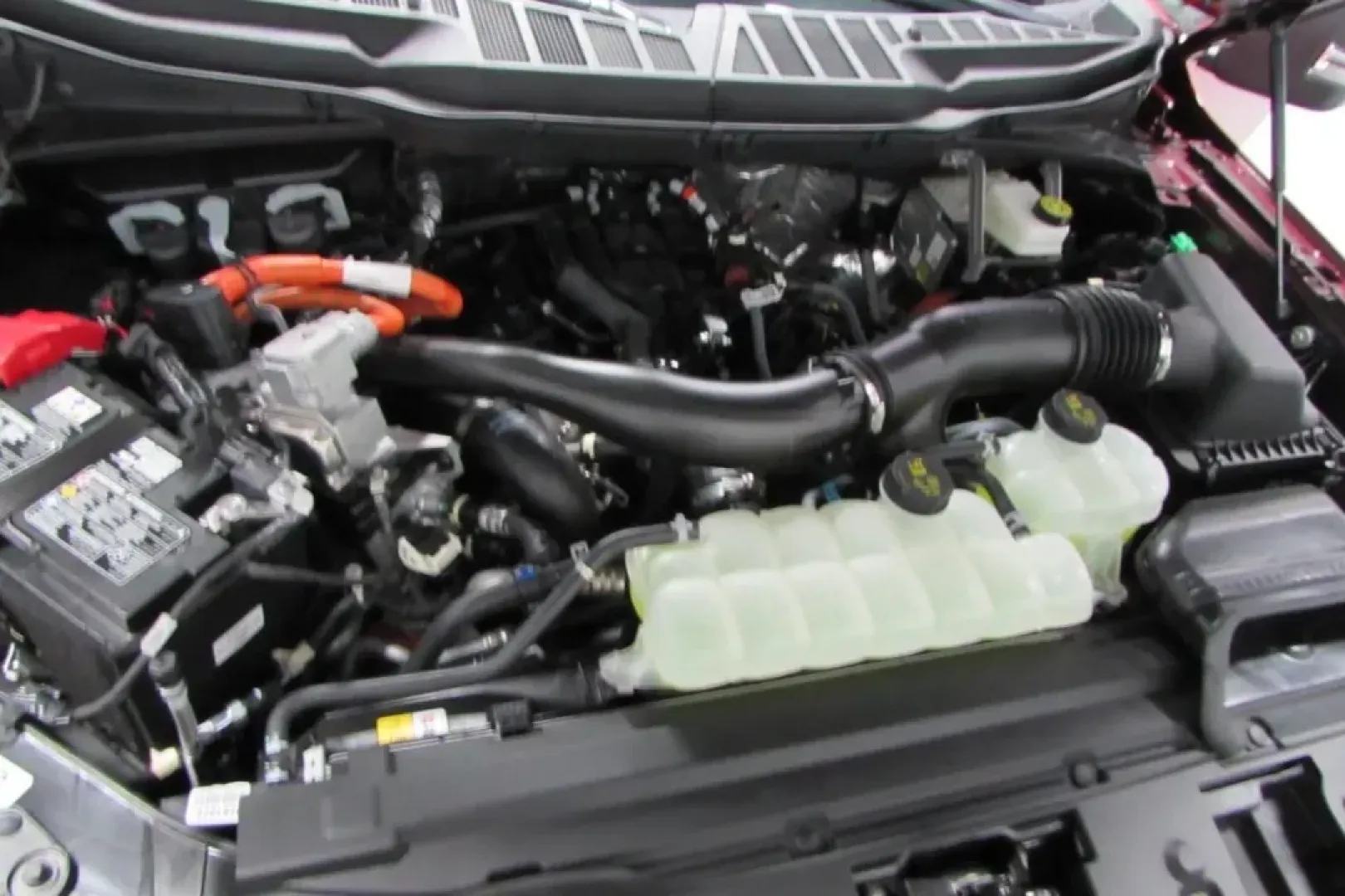 2025 Ford F-150 XLT (1FTFW3LDXSF) with an 3.5L V6 Turbocharged engine, located at 12836 Highway 21, De Soto, MO, 63020, (636) 337-7777, 38.151867, -90.575615 - Looking for a versatile vehicle that seamlessly blends style with practicality? Whether you're a weekend warrior heading out for adventures, a growing family needing extra space, or a hardworking professional looking for reliability, the 2025 Ford F-150 XLT is the perfect fit for your lifestyle. Thi - Photo#7