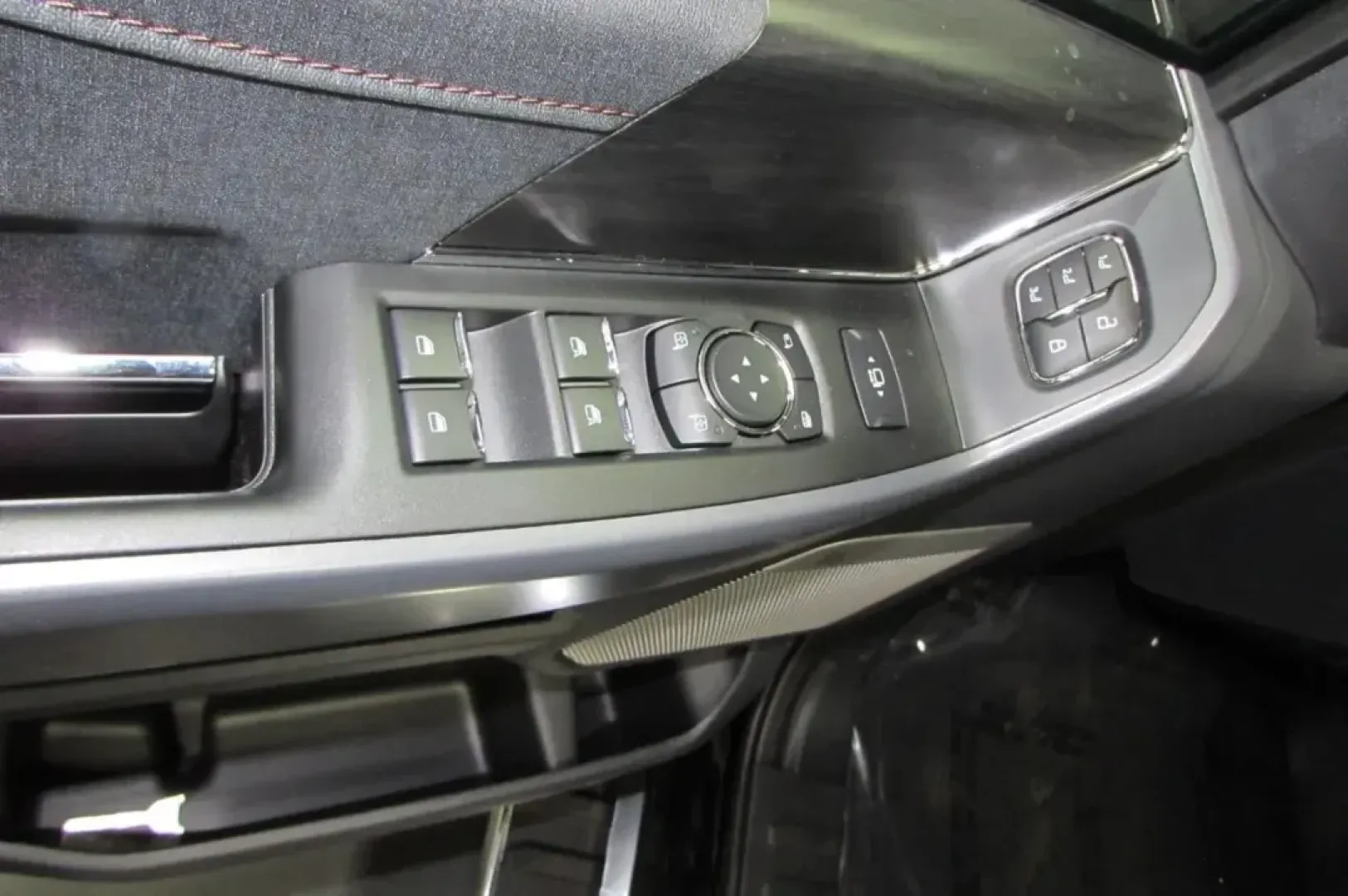 2024 Ford F-150 LARIAT (1FTFW5L81RK) with an 3.5L V6 Turbocharged engine, located at 12836 Highway 21, De Soto, MO, 63020, (636) 337-7777, 38.151867, -90.575615 - **Unleash Your Adventurous Spirit with the 2024 Ford F-150 LARIAT Perfect for Every Lifestyle!**<br /> <br /> Are you ready to elevate your weekends with the perfect blend of power, comfort, and technology? Look no further than the 2024 Ford F-150 LARIAT available at Pettus Ford De Soto, located at - Photo#11