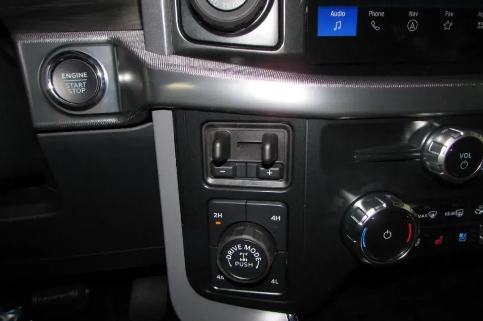 2024 Ford F-150 LARIAT (1FTFW5L81RK) with an 3.5L V6 Turbocharged engine, located at 12836 Highway 21, De Soto, MO, 63020, (636) 337-7777, 38.151867, -90.575615 - **Unleash Your Adventurous Spirit with the 2024 Ford F-150 LARIAT Perfect for Every Lifestyle!**<br /> <br /> Are you ready to elevate your weekends with the perfect blend of power, comfort, and technology? Look no further than the 2024 Ford F-150 LARIAT available at Pettus Ford De Soto, located at - Photo#19