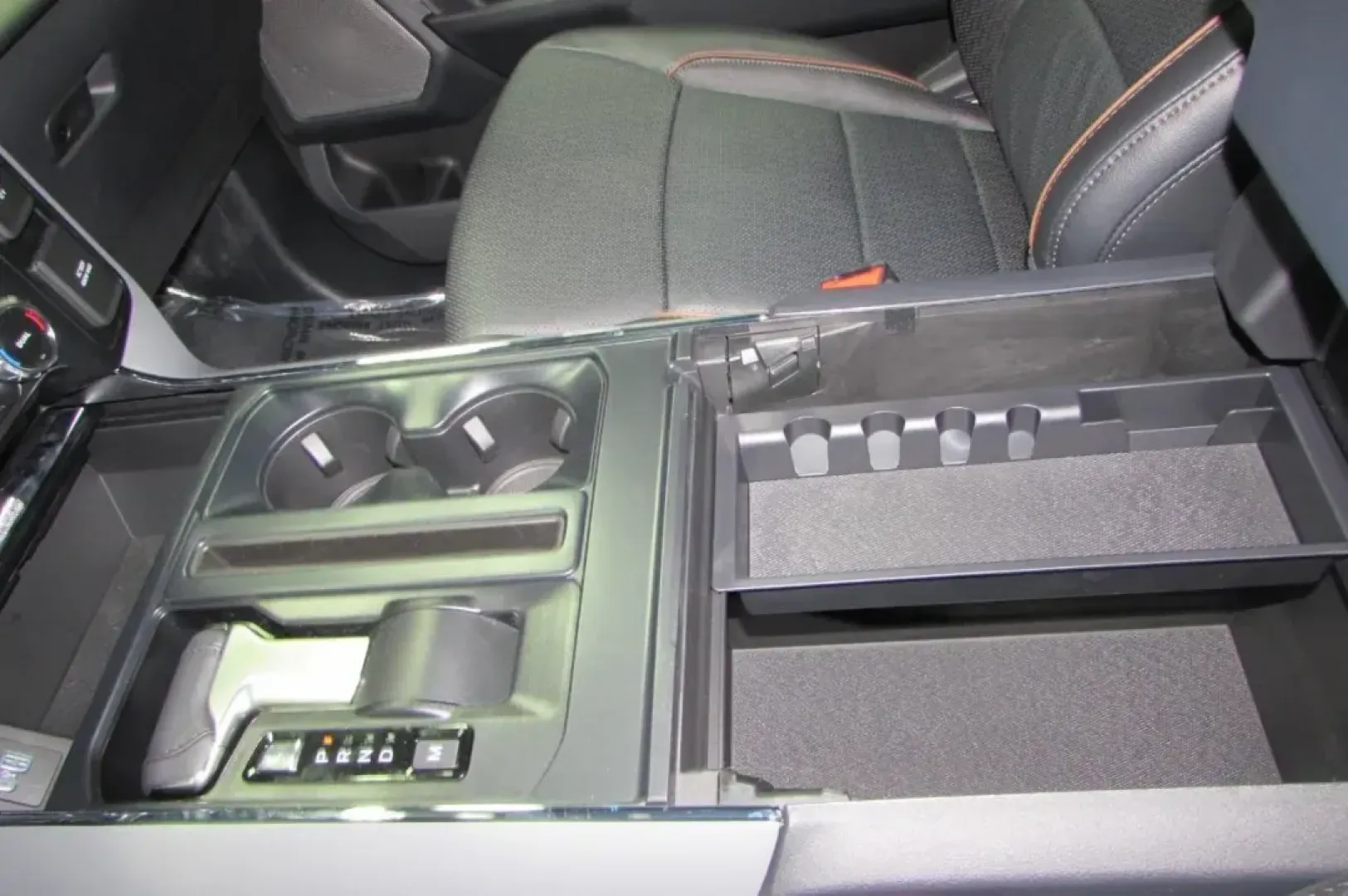 2024 Ford F-150 LARIAT (1FTFW5L81RK) with an 3.5L V6 Turbocharged engine, located at 12836 Highway 21, De Soto, MO, 63020, (636) 337-7777, 38.151867, -90.575615 - **Unleash Your Adventurous Spirit with the 2024 Ford F-150 LARIAT Perfect for Every Lifestyle!**<br /> <br /> Are you ready to elevate your weekends with the perfect blend of power, comfort, and technology? Look no further than the 2024 Ford F-150 LARIAT available at Pettus Ford De Soto, located at - Photo#23