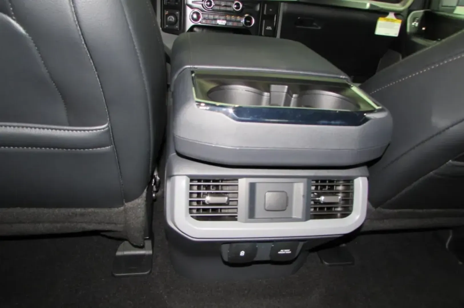 2024 Ford F-150 LARIAT (1FTFW5L81RK) with an 3.5L V6 Turbocharged engine, located at 12836 Highway 21, De Soto, MO, 63020, (636) 337-7777, 38.151867, -90.575615 - **Unleash Your Adventurous Spirit with the 2024 Ford F-150 LARIAT Perfect for Every Lifestyle!**<br /> <br /> Are you ready to elevate your weekends with the perfect blend of power, comfort, and technology? Look no further than the 2024 Ford F-150 LARIAT available at Pettus Ford De Soto, located at - Photo#27