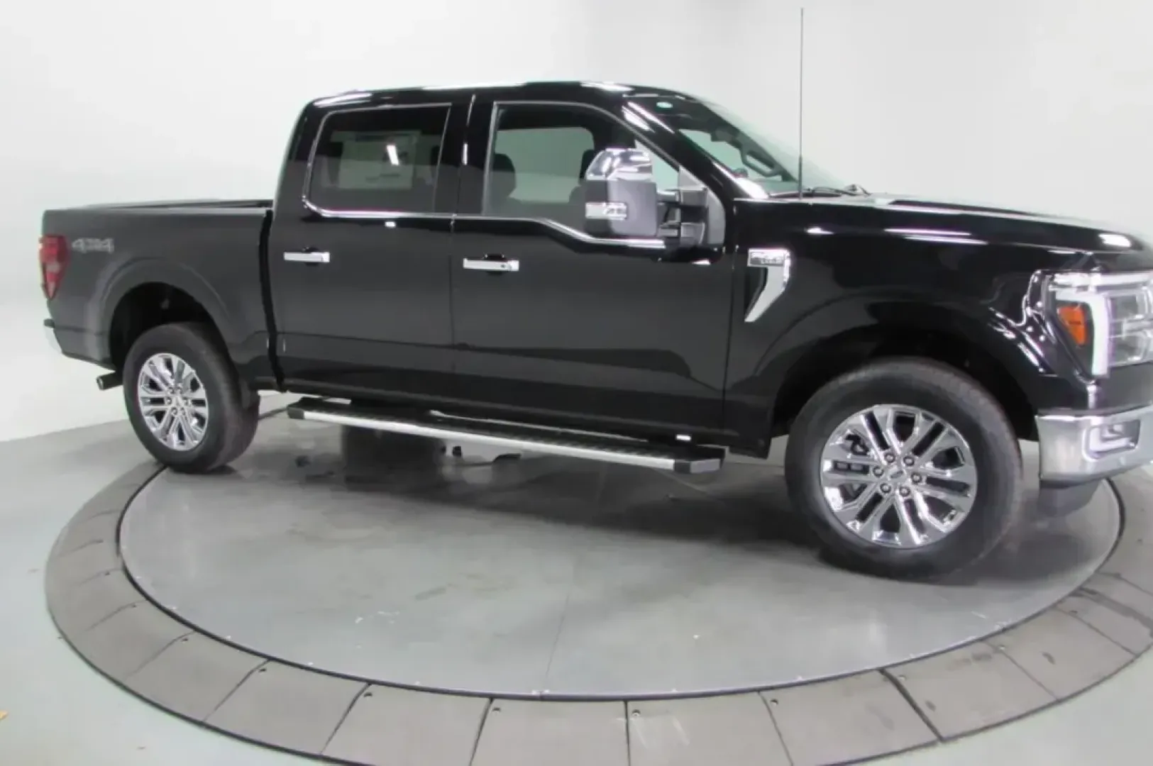 2024 Ford F-150 LARIAT (1FTFW5L81RK) with an 3.5L V6 Turbocharged engine, located at 12836 Highway 21, De Soto, MO, 63020, (636) 337-7777, 38.151867, -90.575615 - **Unleash Your Adventurous Spirit with the 2024 Ford F-150 LARIAT Perfect for Every Lifestyle!**<br /> <br /> Are you ready to elevate your weekends with the perfect blend of power, comfort, and technology? Look no further than the 2024 Ford F-150 LARIAT available at Pettus Ford De Soto, located at - Photo#2