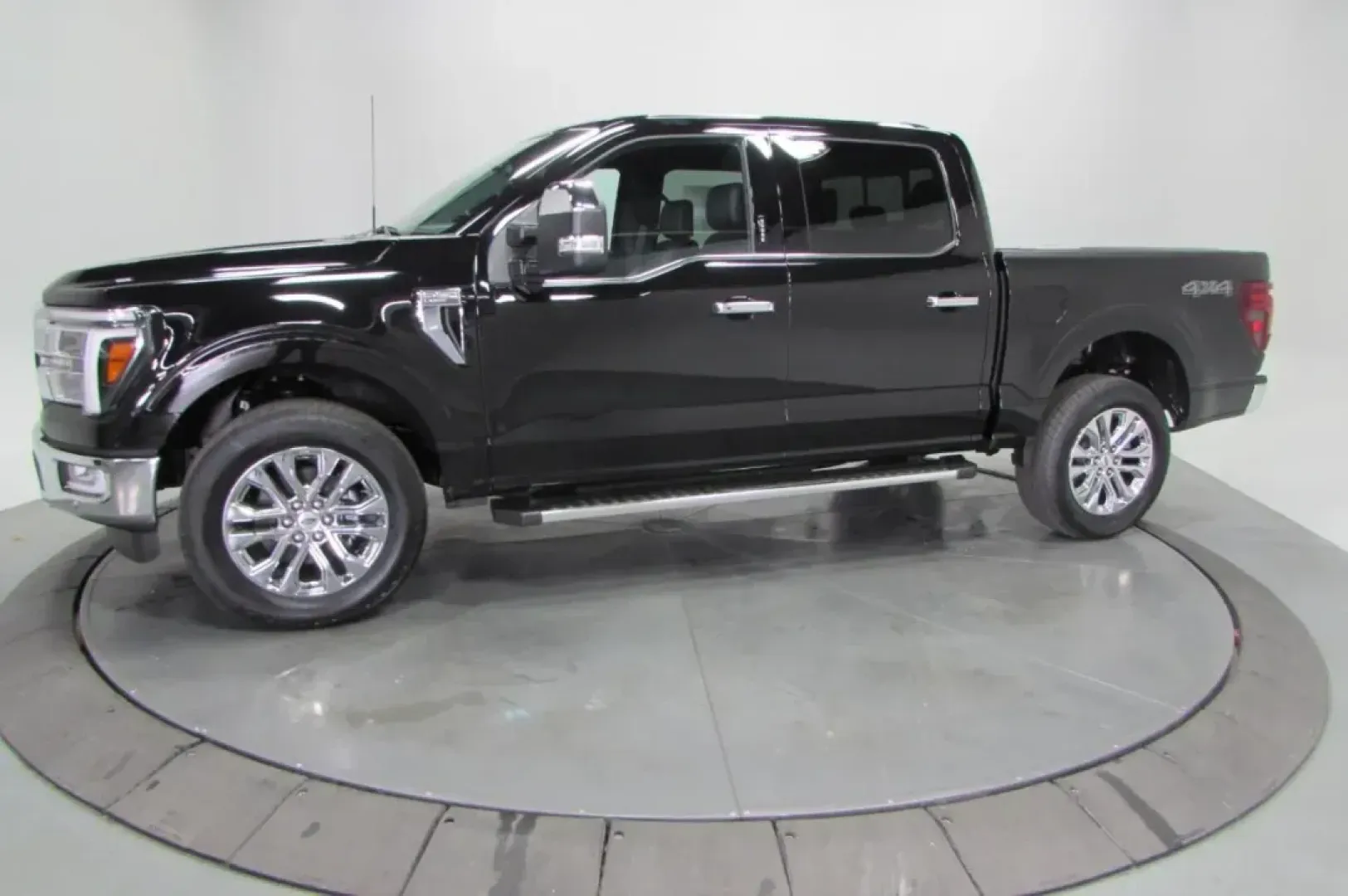 2024 Ford F-150 LARIAT (1FTFW5L81RK) with an 3.5L V6 Turbocharged engine, located at 12836 Highway 21, De Soto, MO, 63020, (636) 337-7777, 38.151867, -90.575615 - **Unleash Your Adventurous Spirit with the 2024 Ford F-150 LARIAT Perfect for Every Lifestyle!**<br /> <br /> Are you ready to elevate your weekends with the perfect blend of power, comfort, and technology? Look no further than the 2024 Ford F-150 LARIAT available at Pettus Ford De Soto, located at - Photo#3